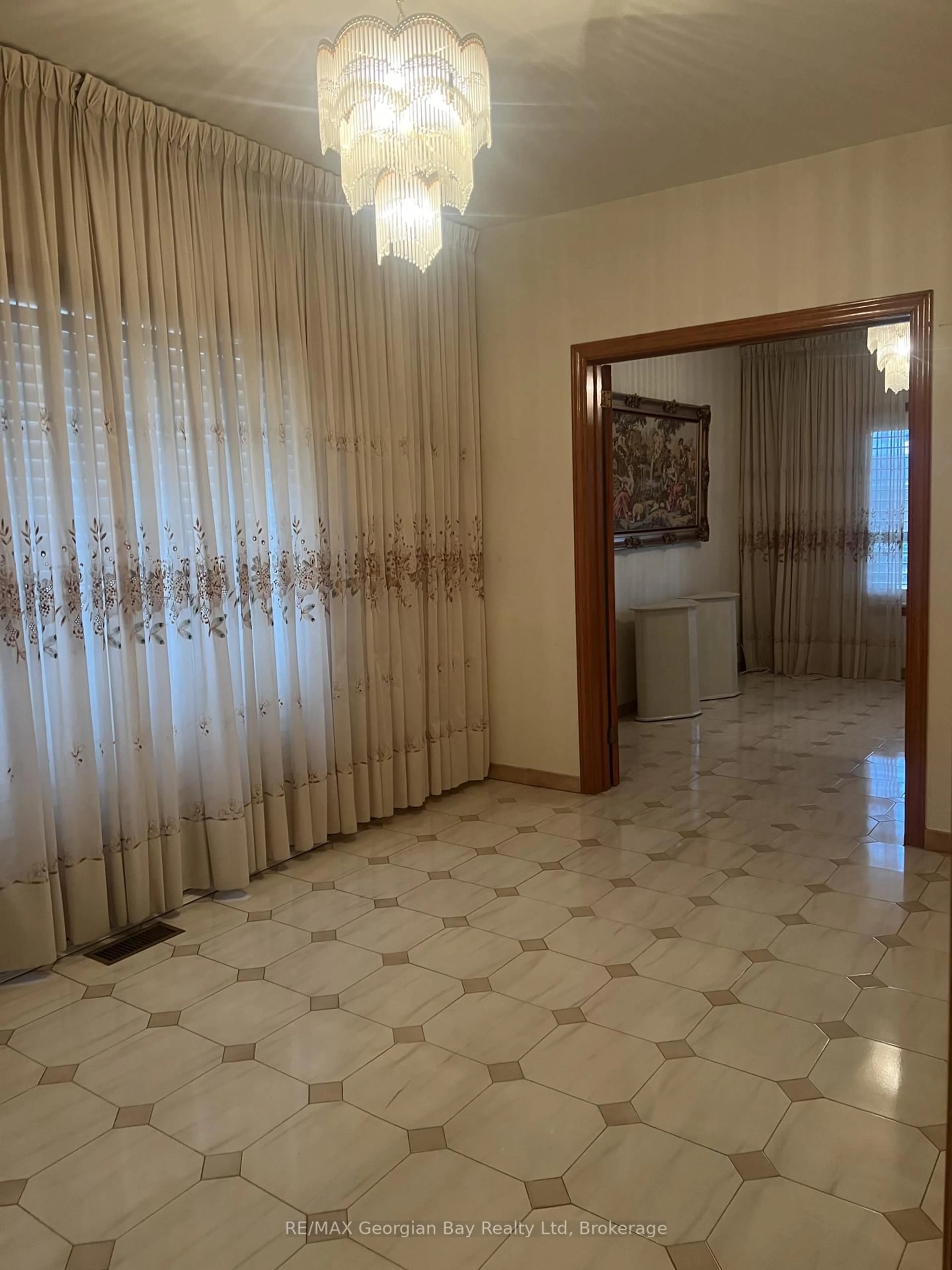 A pic of a room for 517 Milverton Blvd, Toronto Ontario M4C 1X6