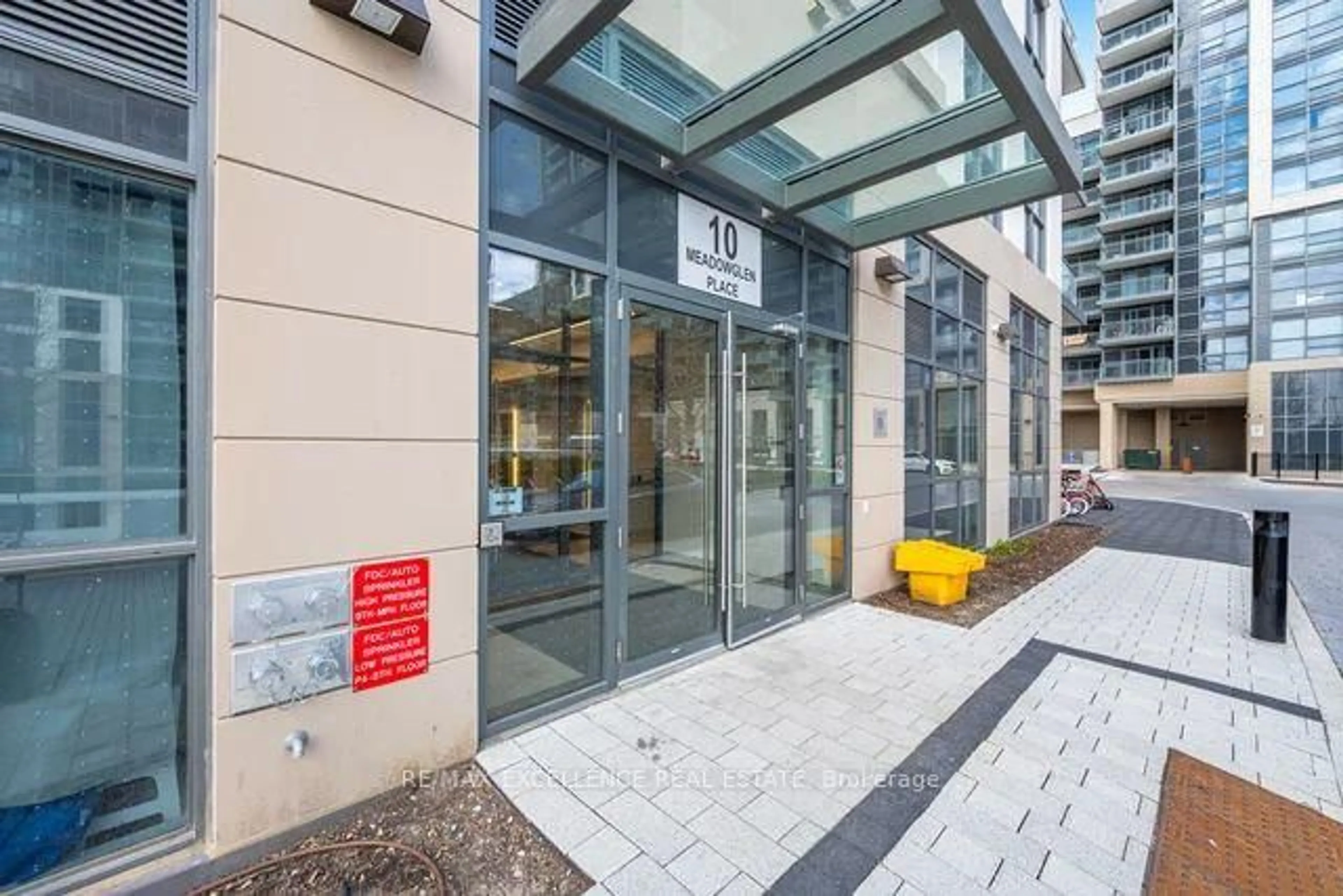 Indoor foyer for 10 Meadowglen Pl #309, Toronto Ontario M1G 0A8