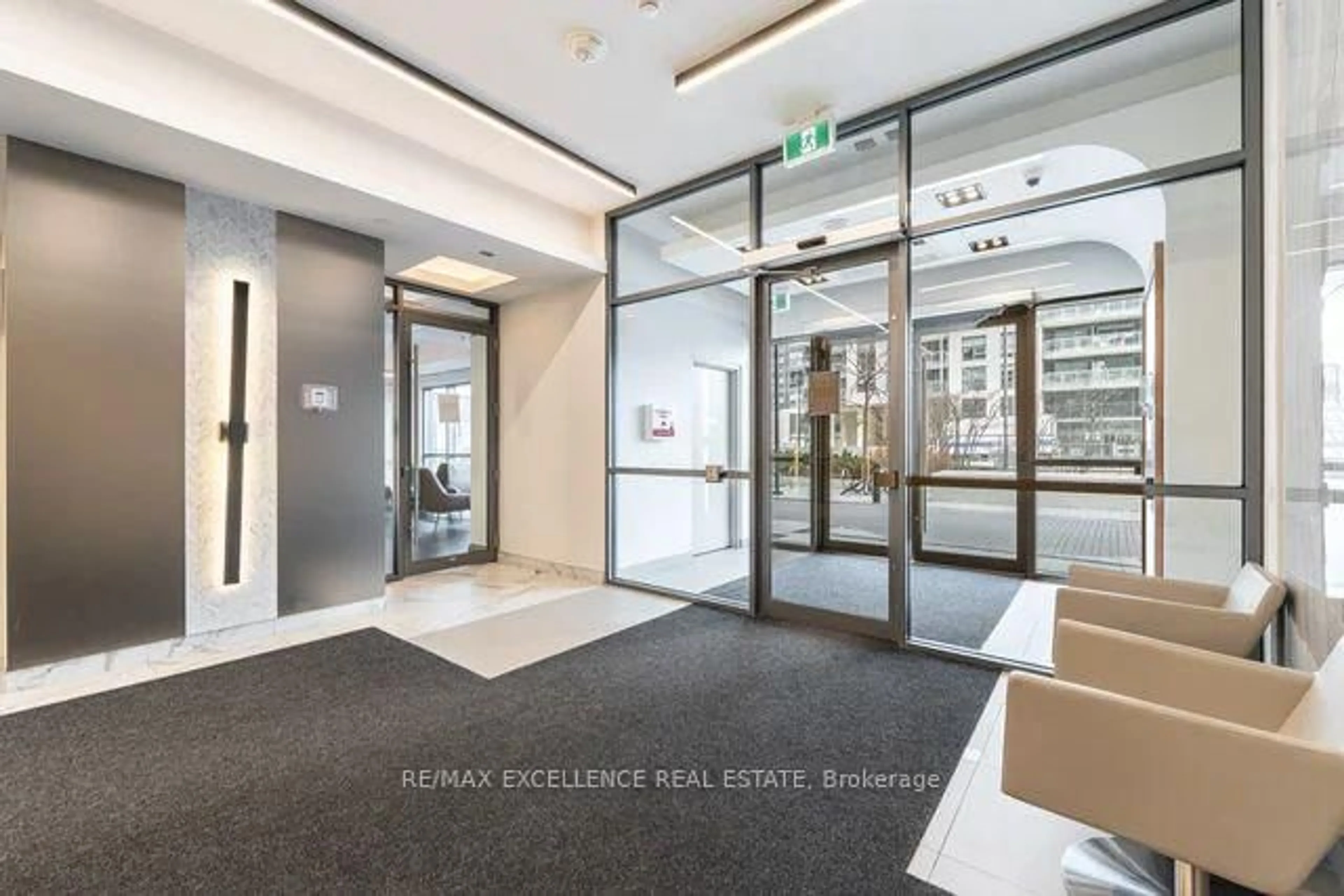 Indoor foyer for 10 Meadowglen Pl #309, Toronto Ontario M1G 0A8