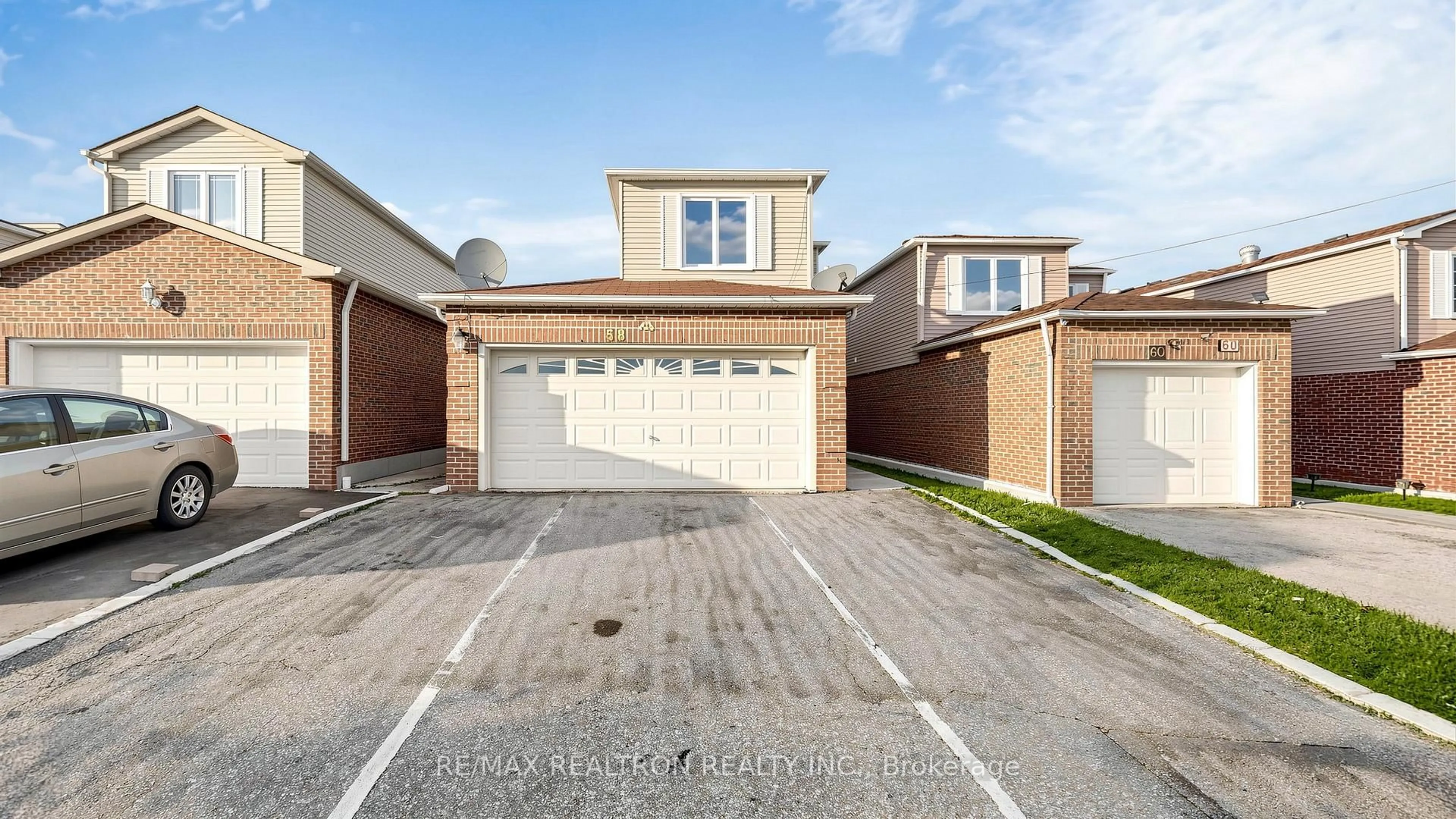 Indoor garage for 58 Glanvil Cres, Toronto Ontario M1B 4R7