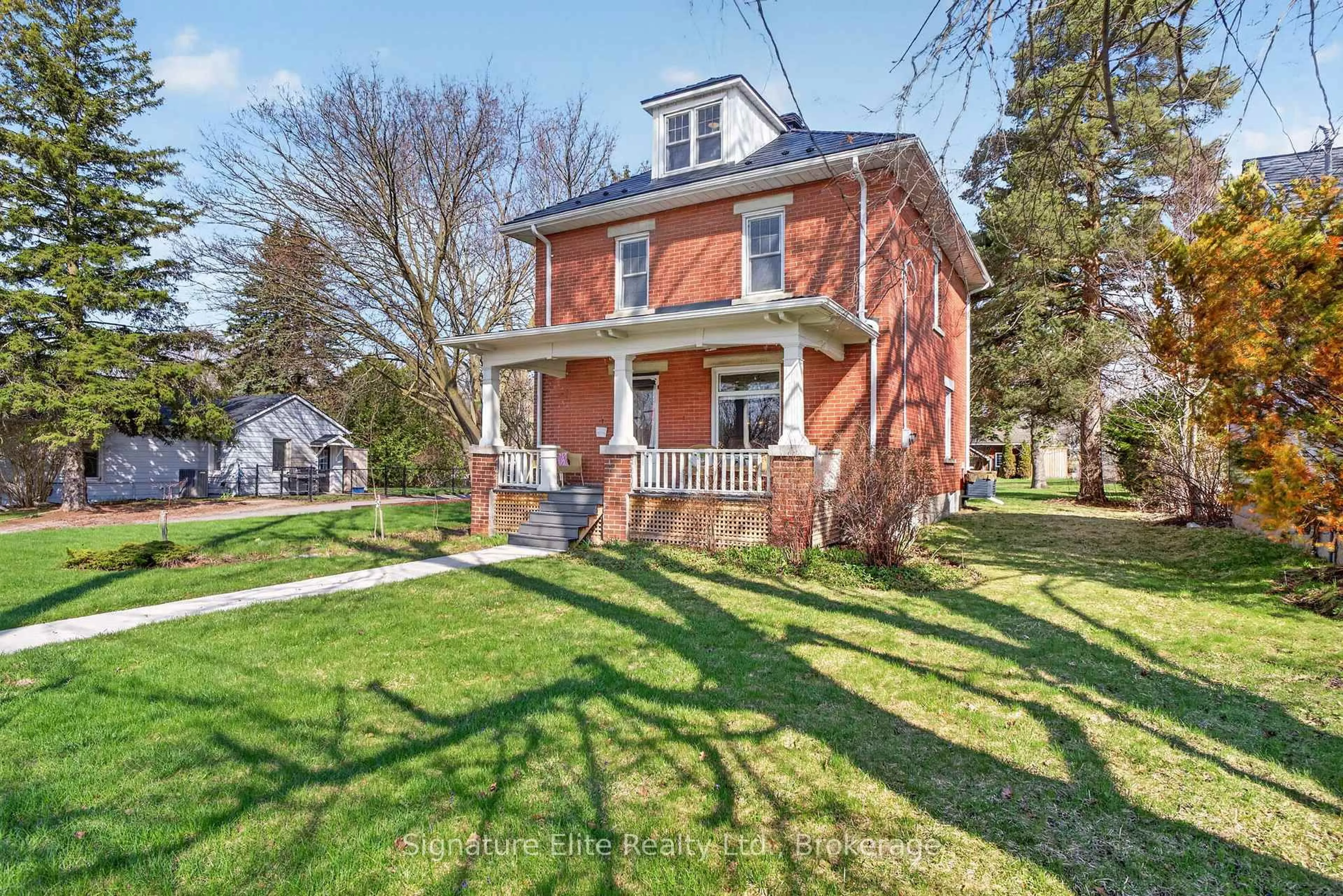 Home with brick exterior material, street for 60 Winchester Rd, Whitby Ontario L1M 1B4