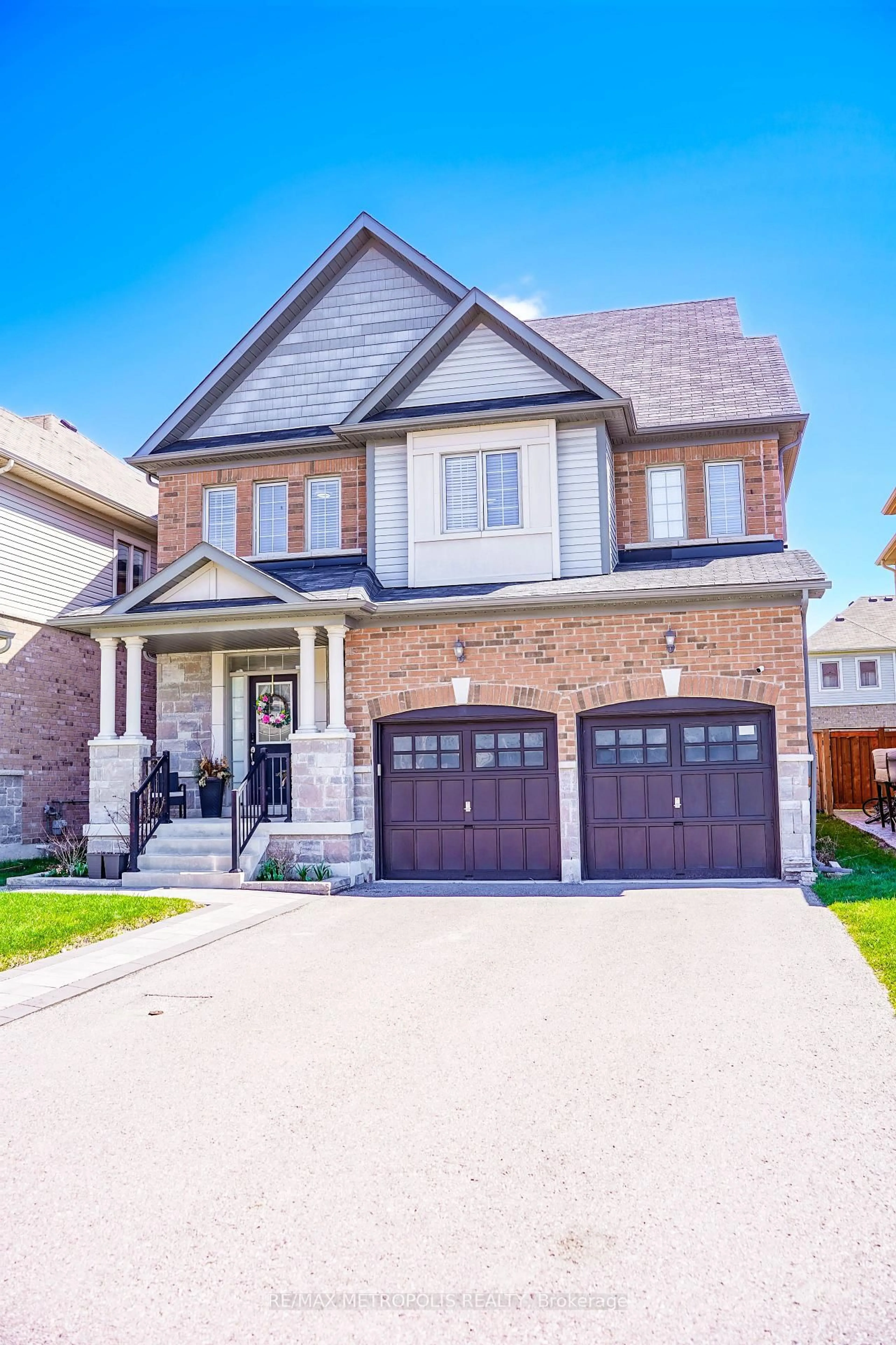 Home with brick exterior material, street for 82 Mcroberts Cres, Clarington Ontario L1E 0H4