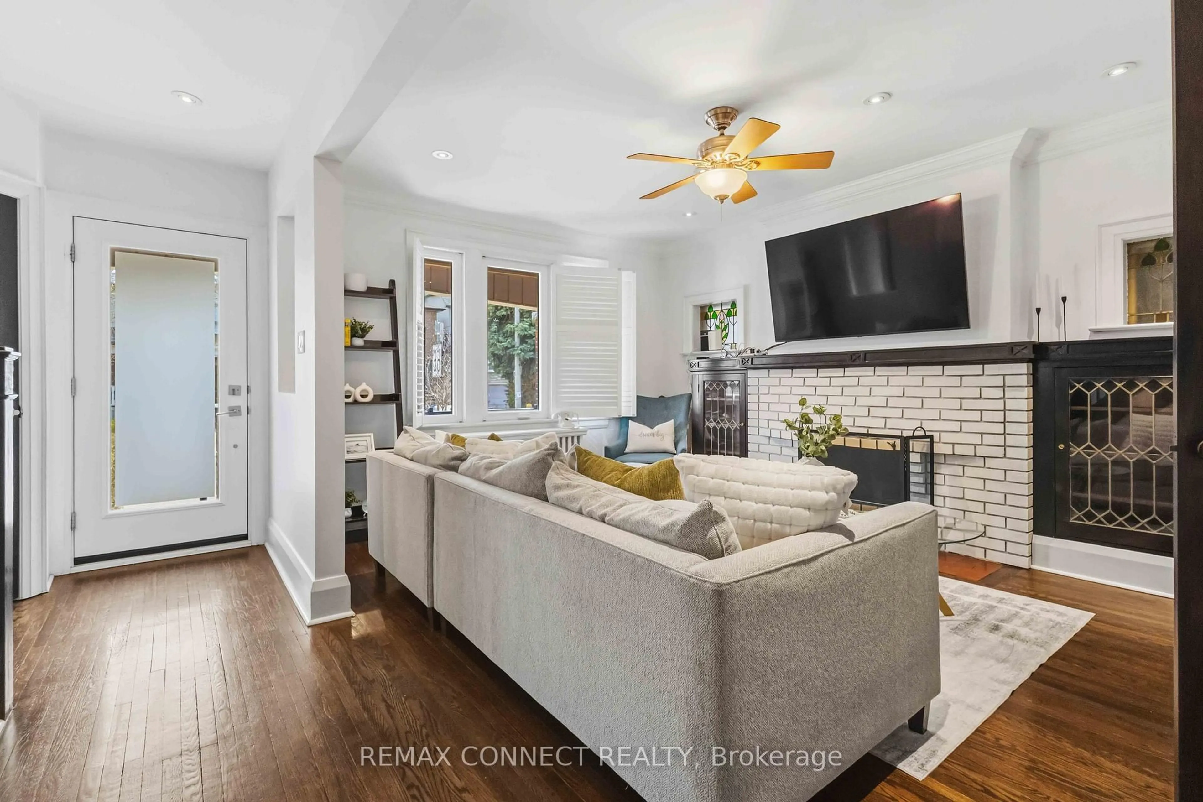 Living room with furniture, ceramic/tile floor for 68 Hopedale Ave, Toronto Ontario M4K 3M7