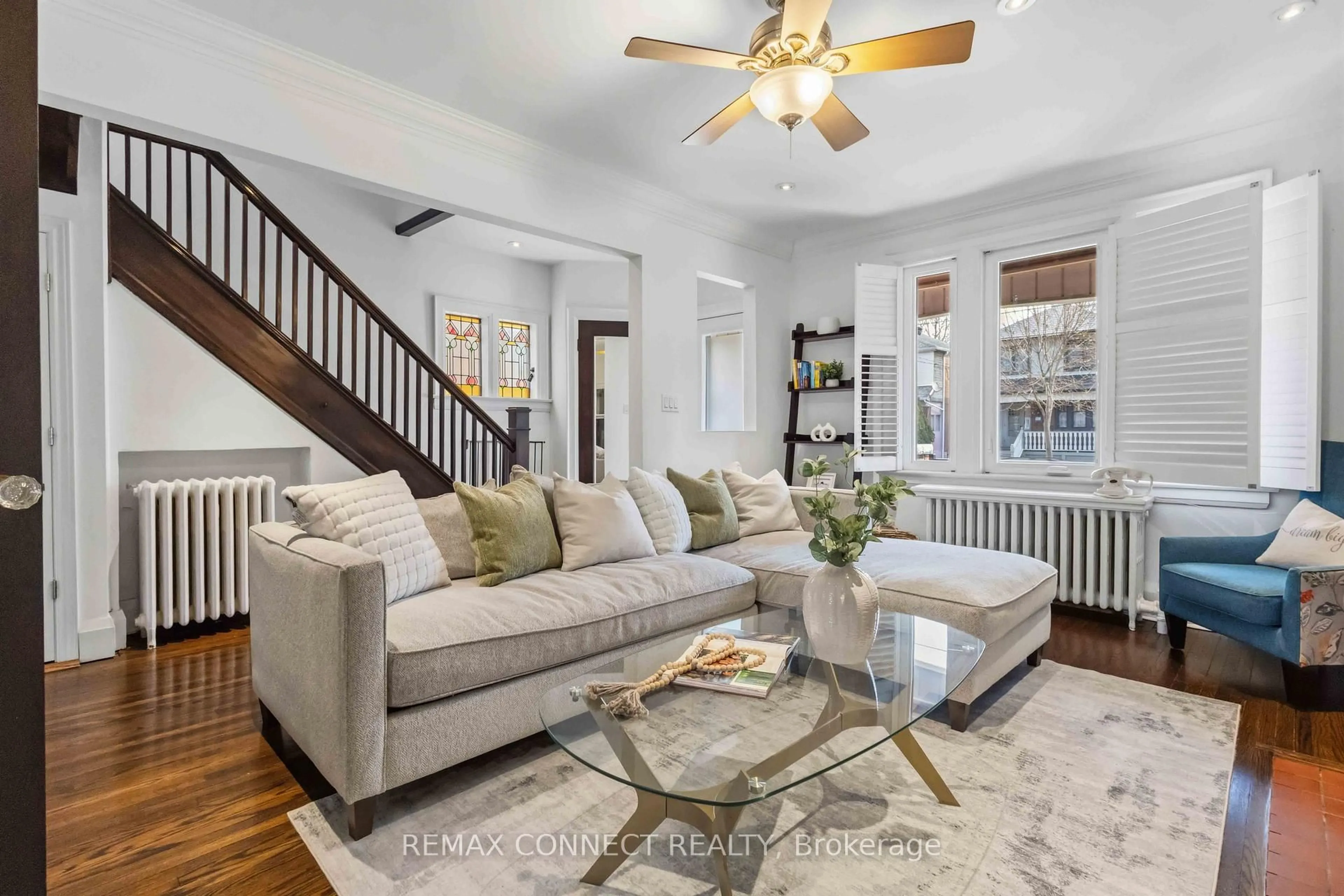 Living room with furniture, unknown for 68 Hopedale Ave, Toronto Ontario M4K 3M7