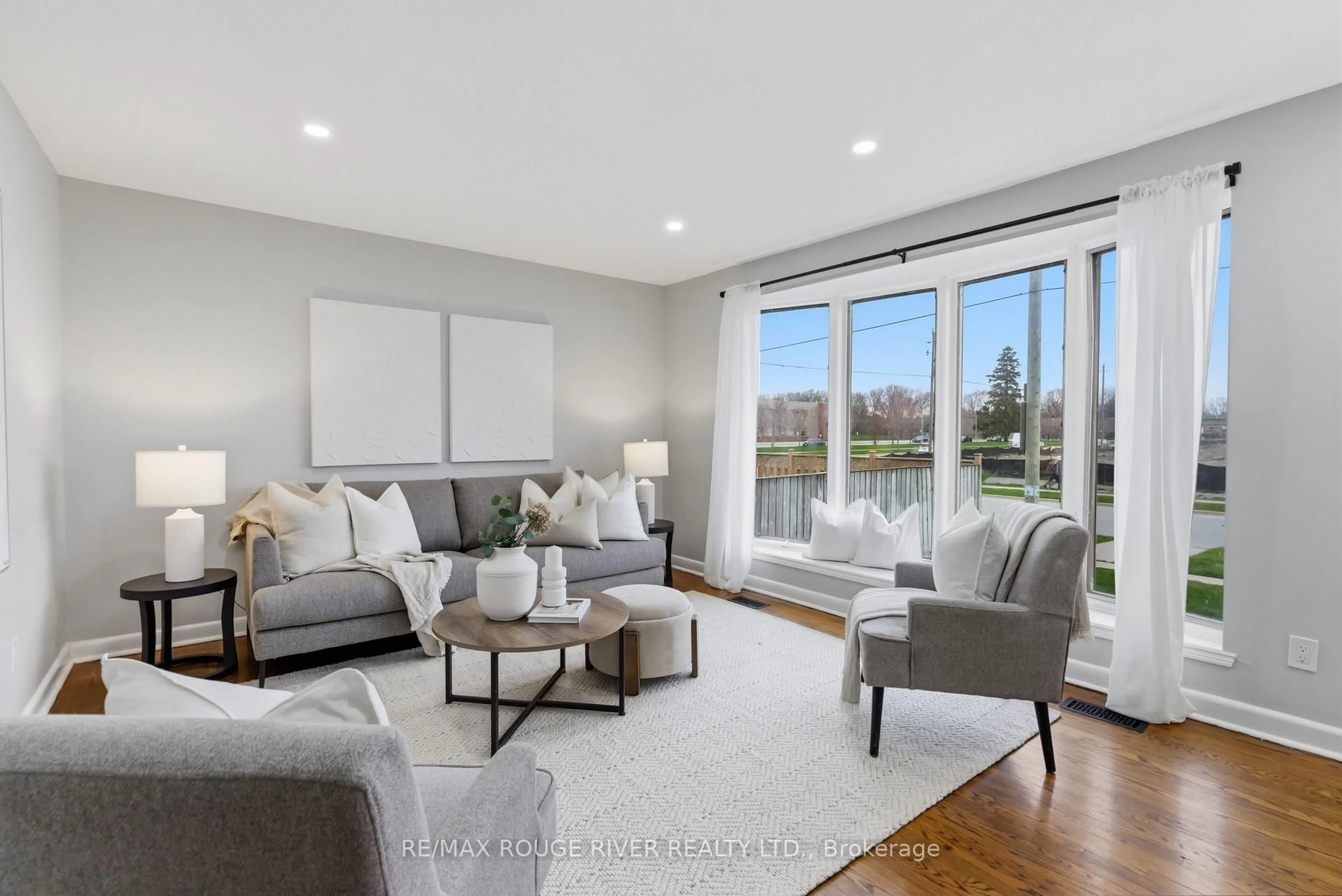 Living room with furniture, unknown for 557 Shakespeare Ave, Oshawa Ontario L1H 3H5