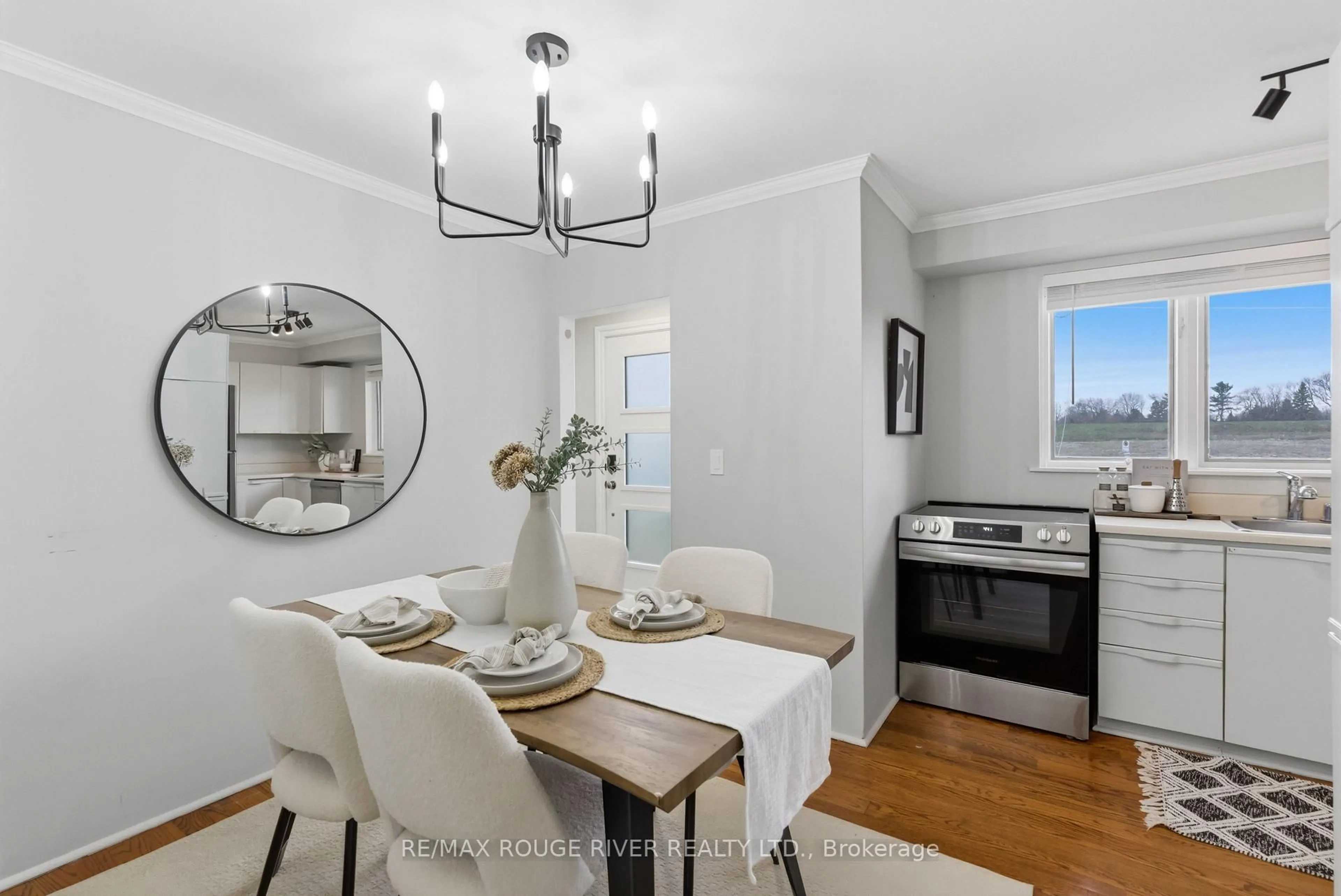 Dining room, unknown for 557 Shakespeare Ave, Oshawa Ontario L1H 3H5