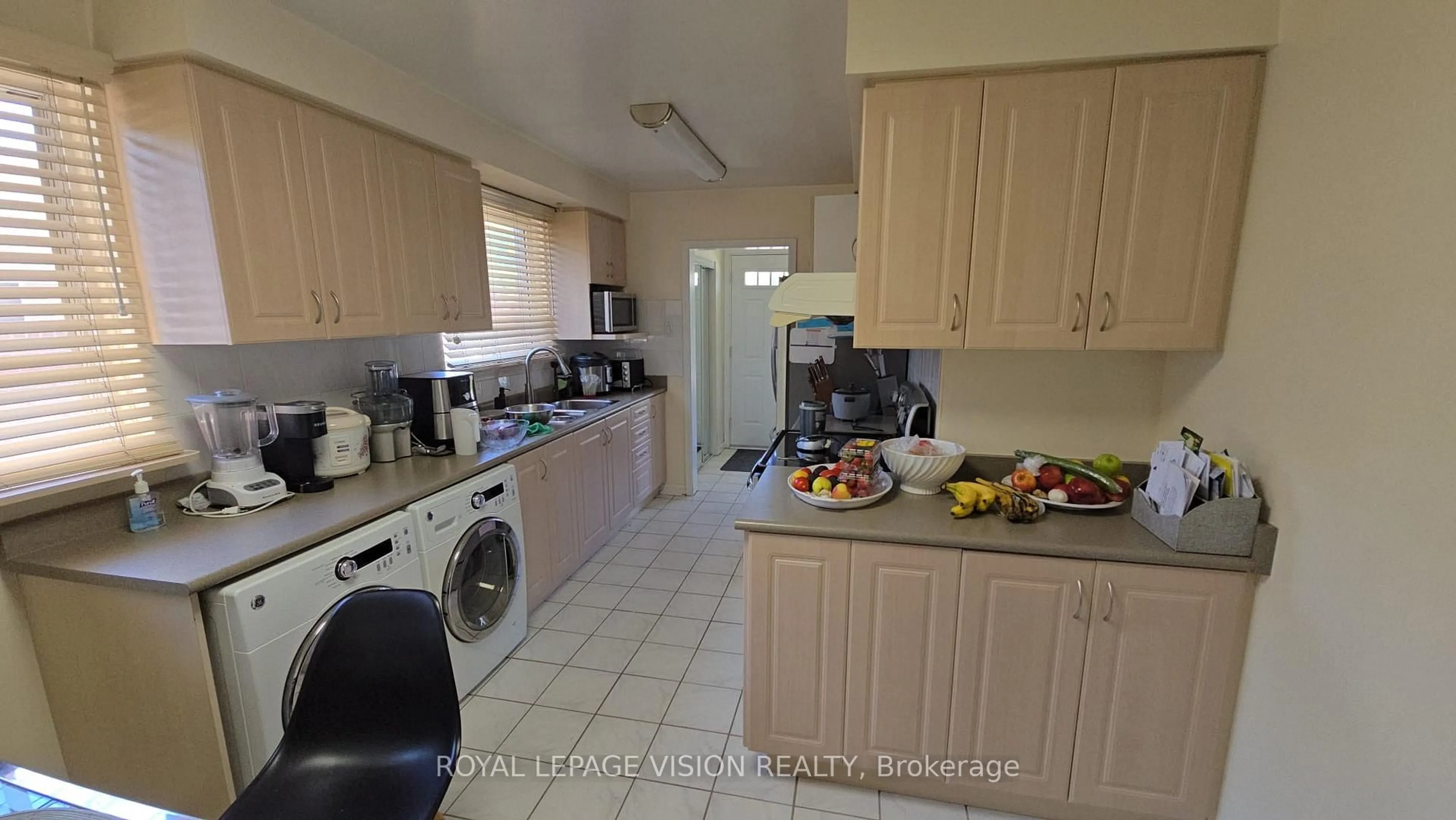 Standard kitchen, unknown for 47 Allanford Rd, Toronto Ontario M1T 2N3