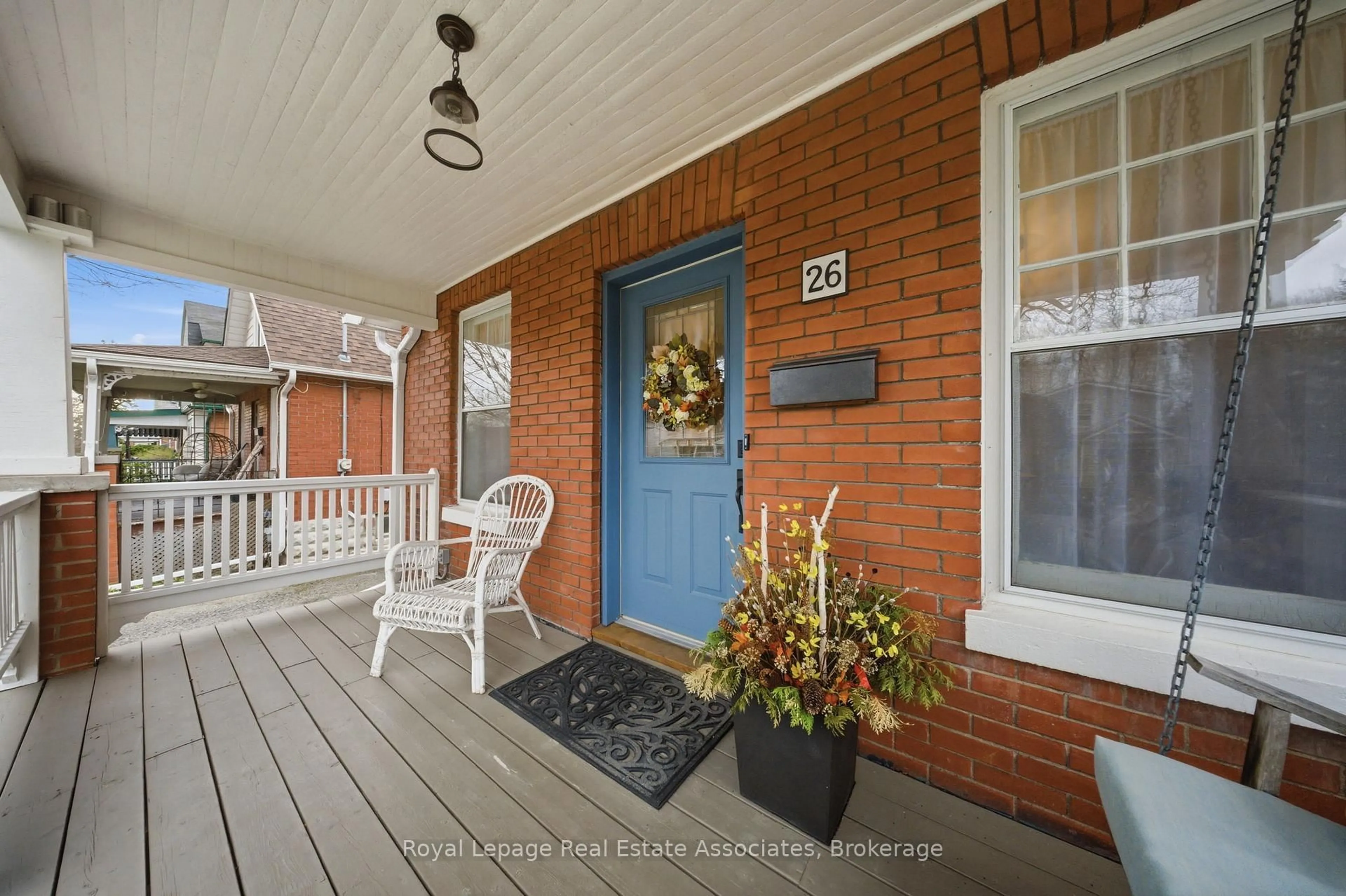 Indoor entryway for 26 Arlington Ave, Oshawa Ontario L1G 2N4