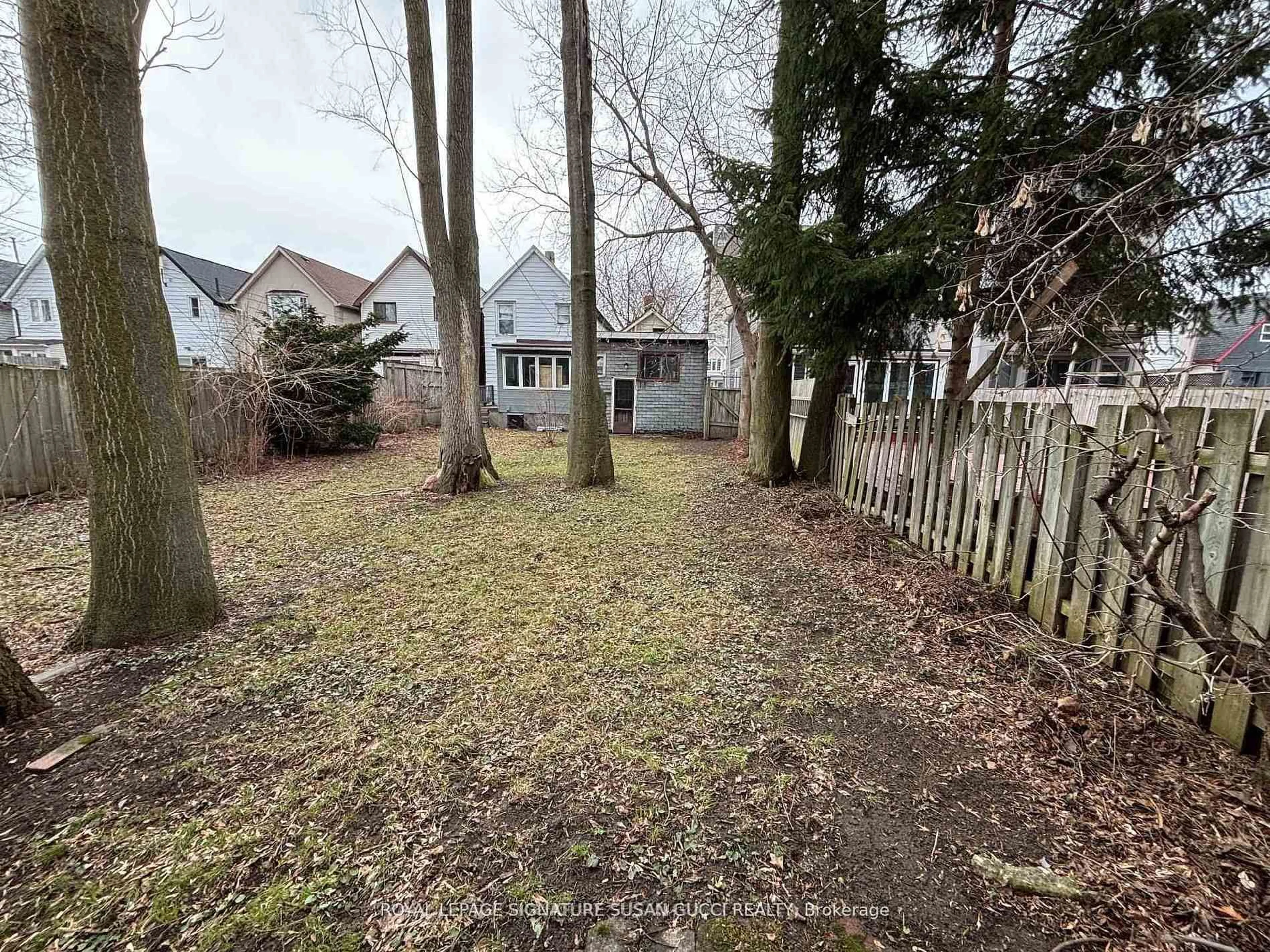 A pic from outside/outdoor area/front of a property/back of a property/a pic from drone, unknown for 215 Gowan Ave, Toronto Ontario M4J 2K7