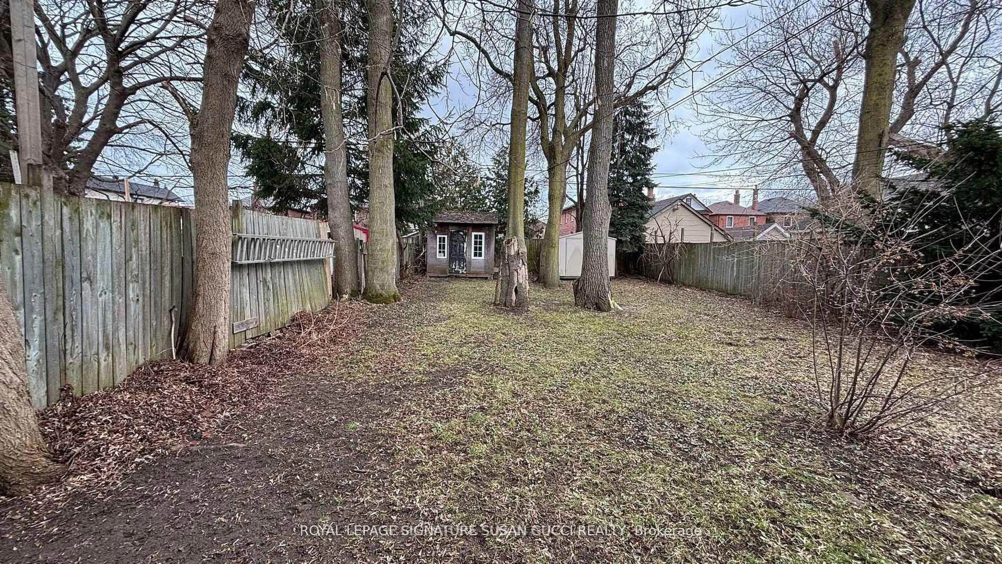 A pic from outside/outdoor area/front of a property/back of a property/a pic from drone, street for 215 Gowan Ave, Toronto Ontario M4J 2K7