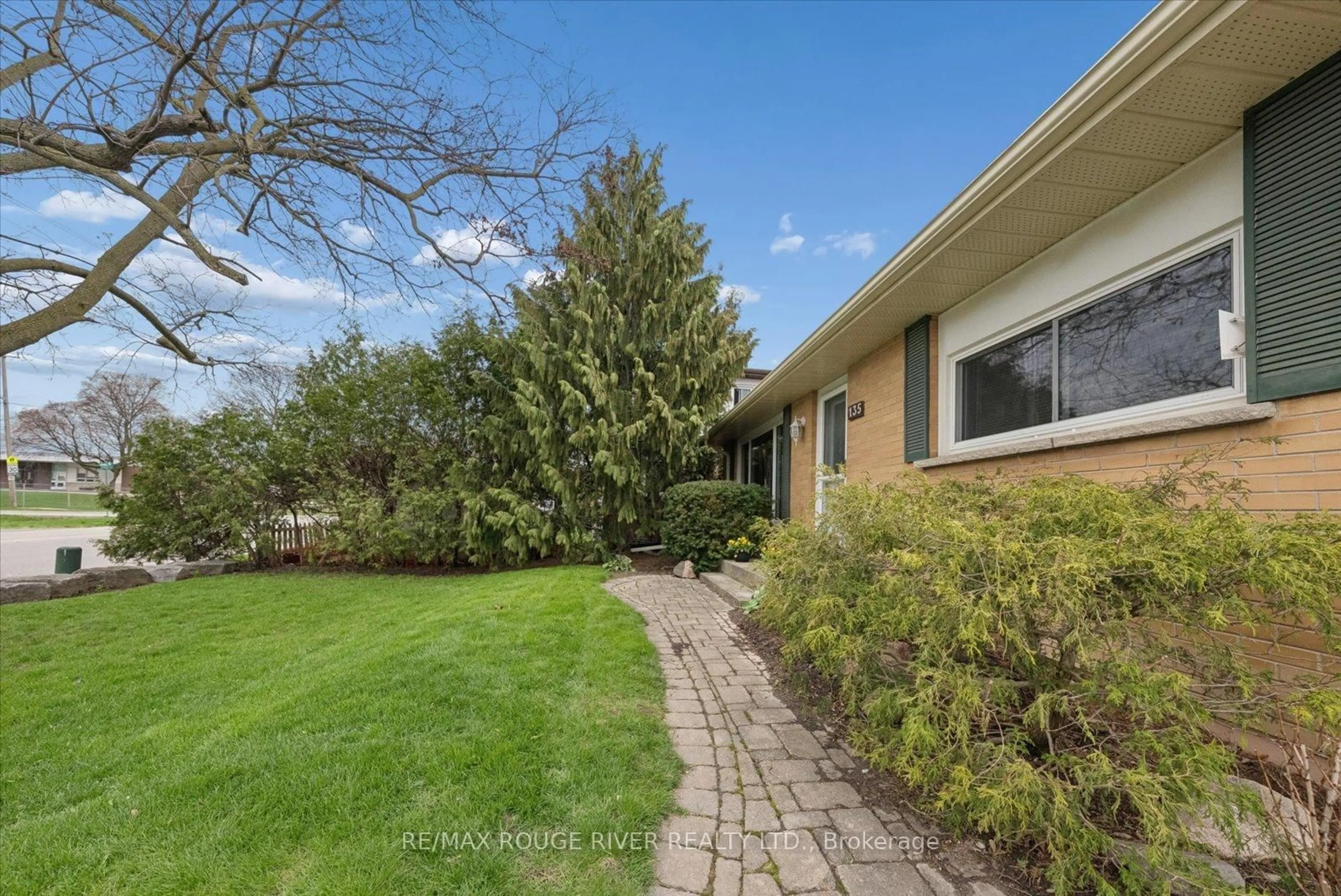 Patio, street for 135 High St, Clarington Ontario L1C 3B9