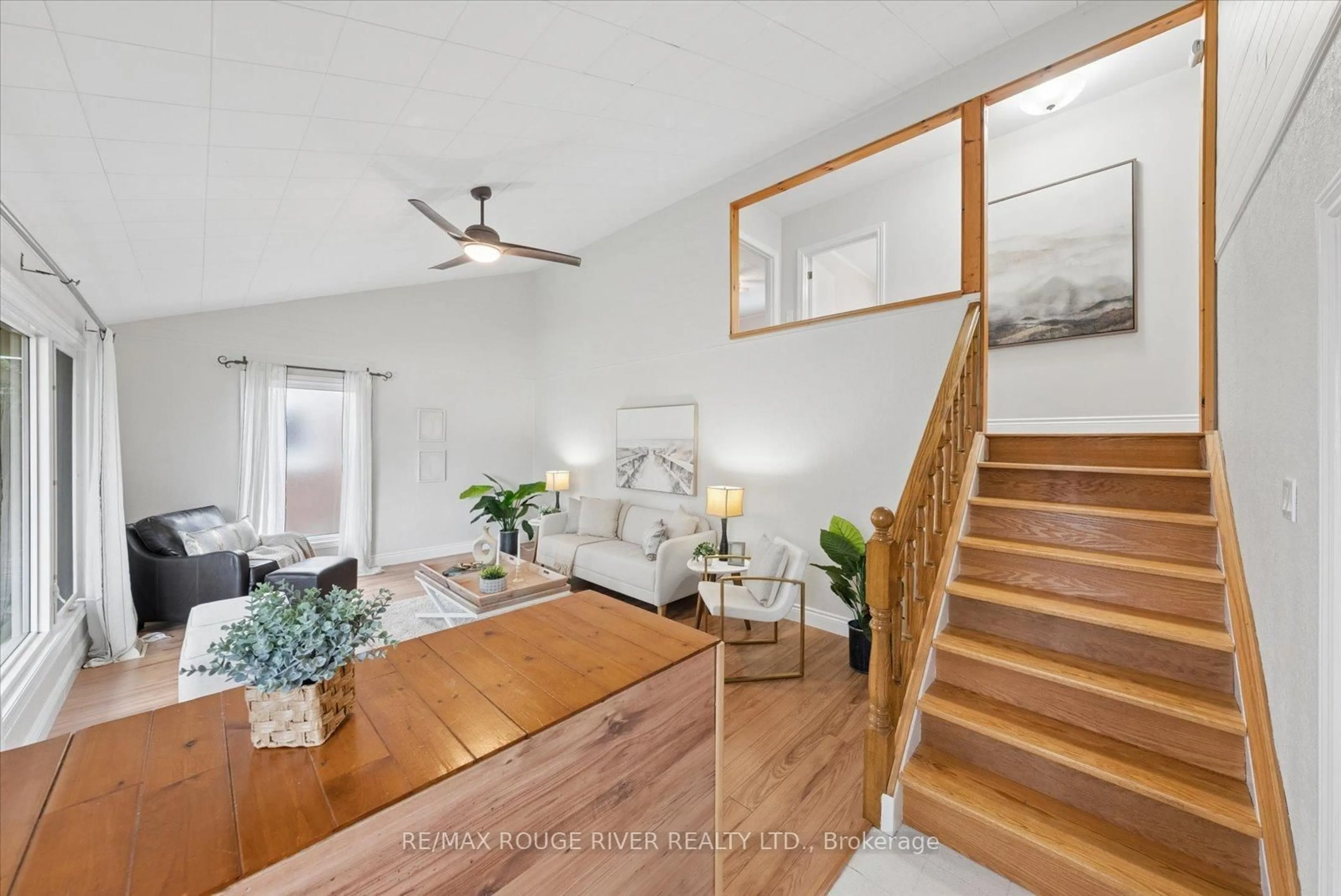 Indoor foyer for 135 High St, Clarington Ontario L1C 3B9