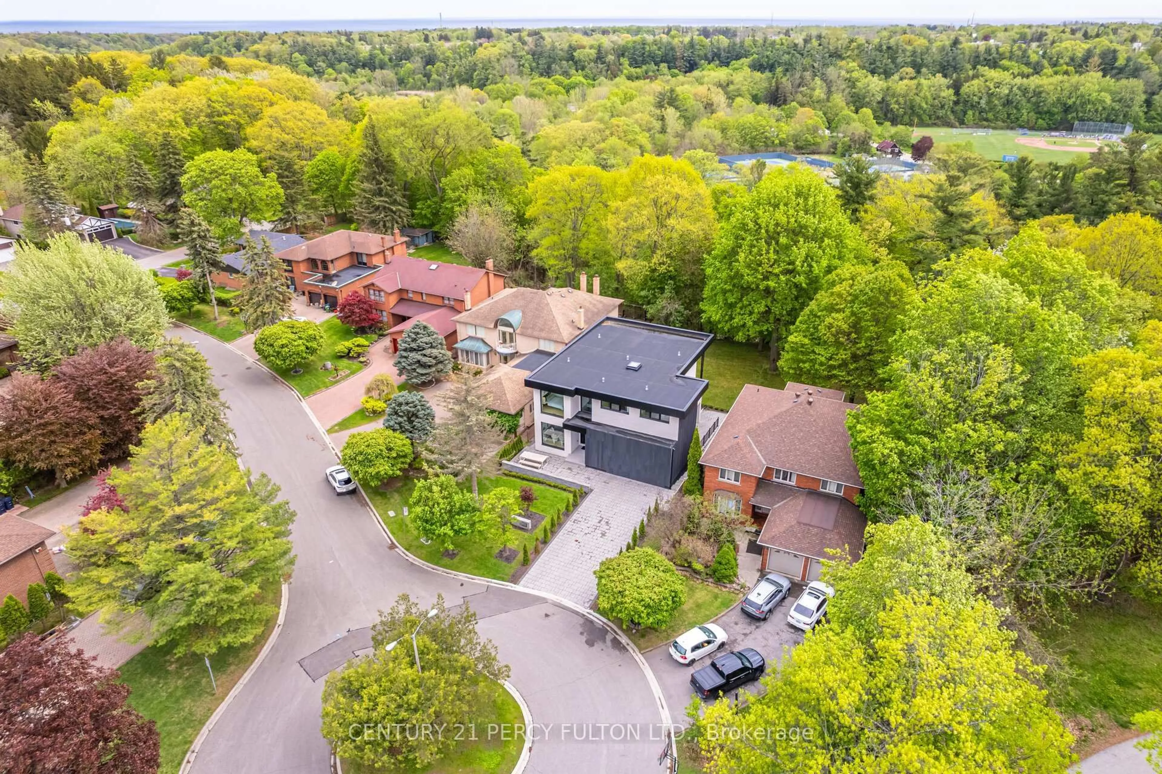 A pic from outside/outdoor area/front of a property/back of a property/a pic from drone, unknown for 10 Haida Crt, Toronto Ontario M1C 3L1