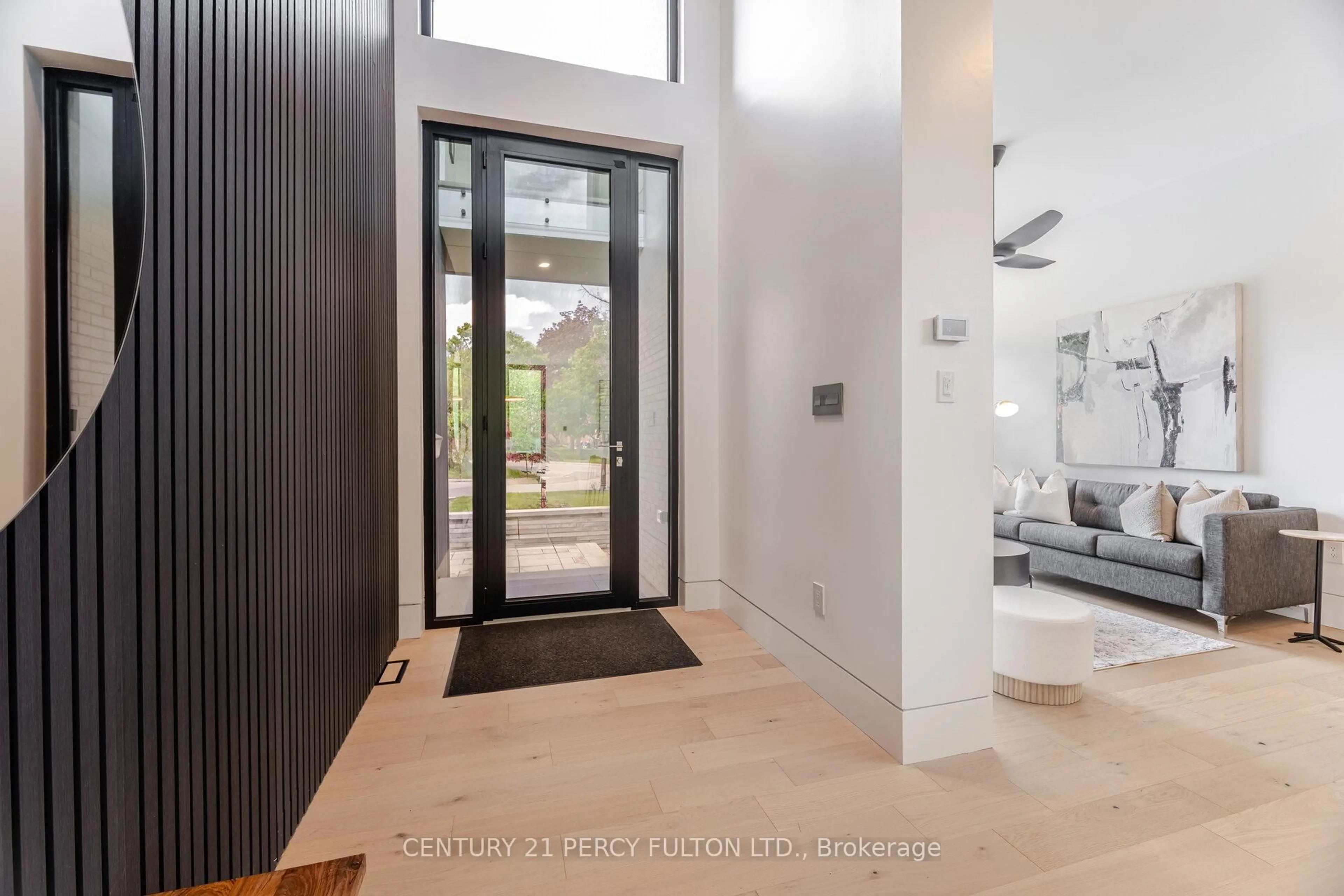 Indoor entryway for 10 Haida Crt, Toronto Ontario M1C 3L1