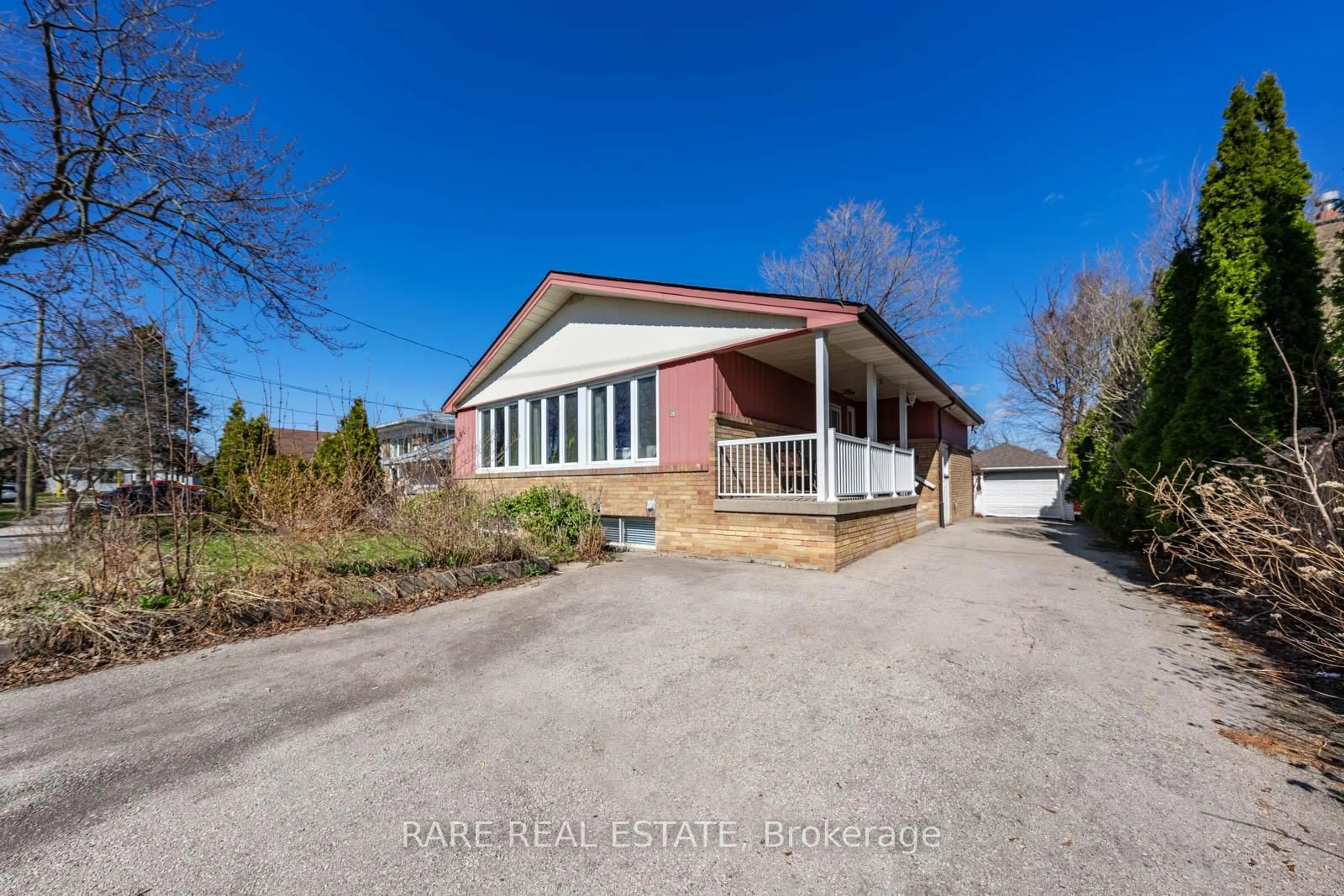 A pic from outside/outdoor area/front of a property/back of a property/a pic from drone, street for 29 Laxford Ave, Toronto Ontario M1R 1M5