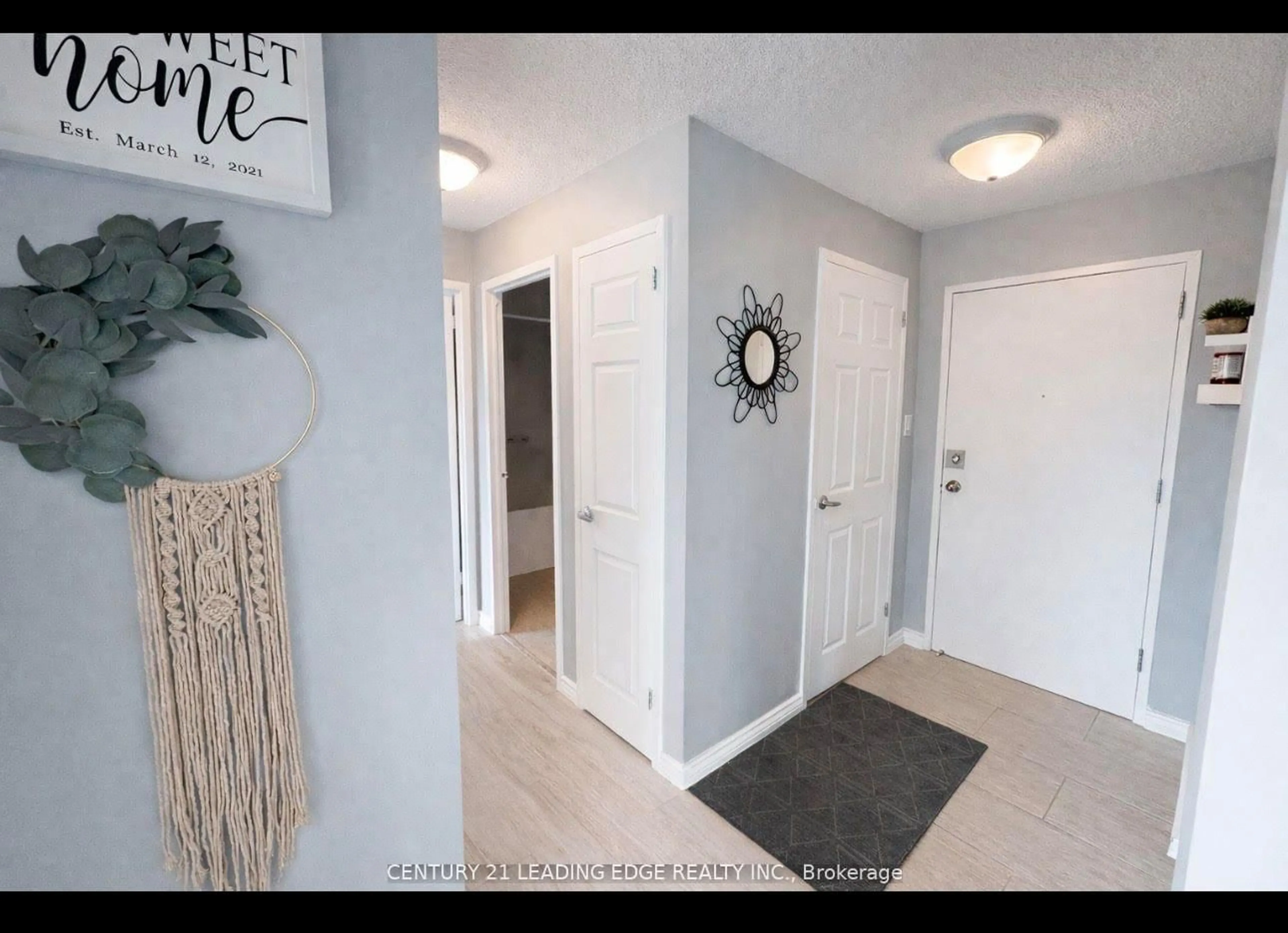 Indoor entryway for 936 Glen St #209, Oshawa Ontario L1J 5Z7