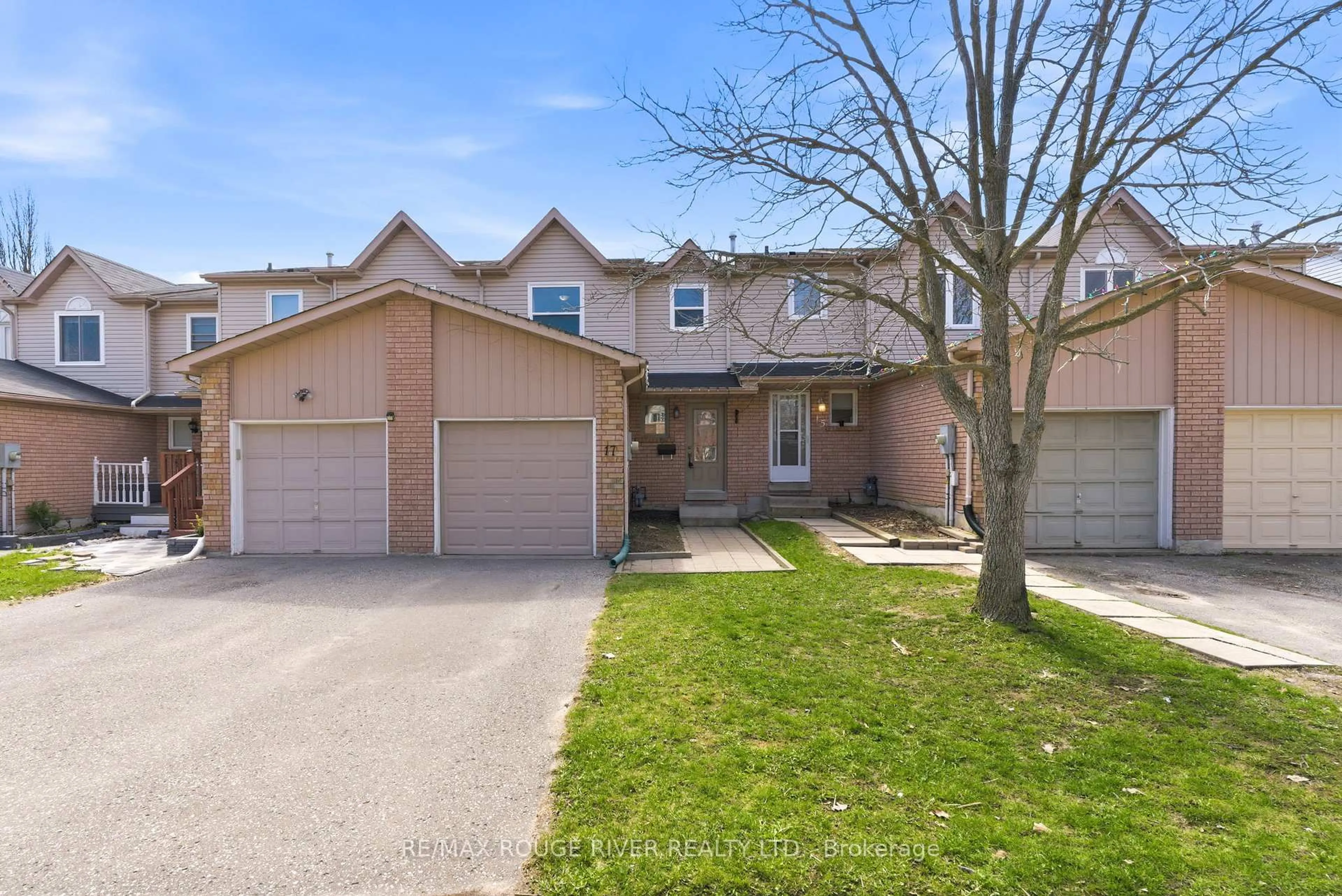 A pic from outside/outdoor area/front of a property/back of a property/a pic from drone, street for 17 Elford Dr, Clarington Ontario L1C 4R3