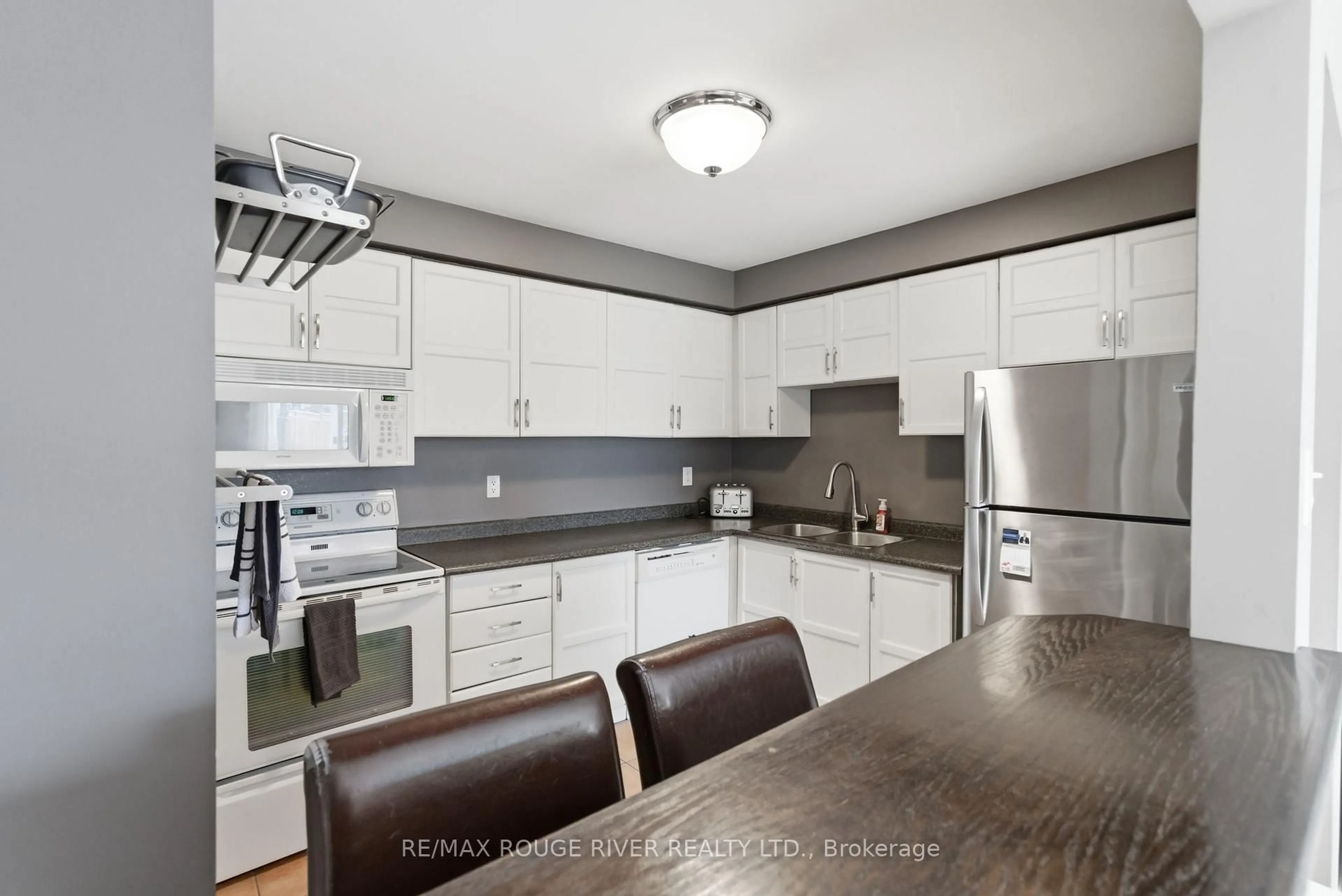 Open concept kitchen, unknown for 17 Elford Dr, Clarington Ontario L1C 4R3