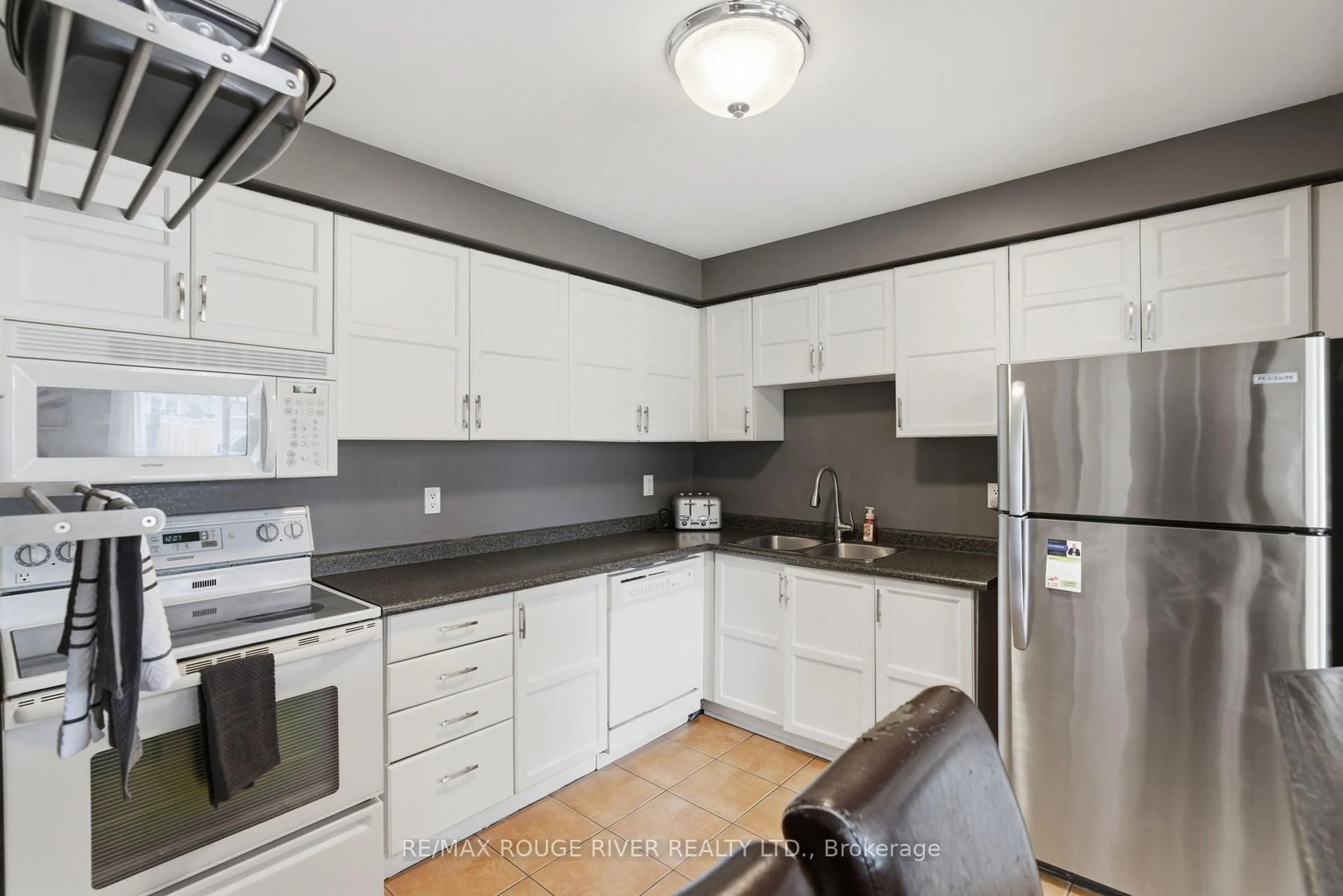 Standard kitchen, unknown for 17 Elford Dr, Clarington Ontario L1C 4R3