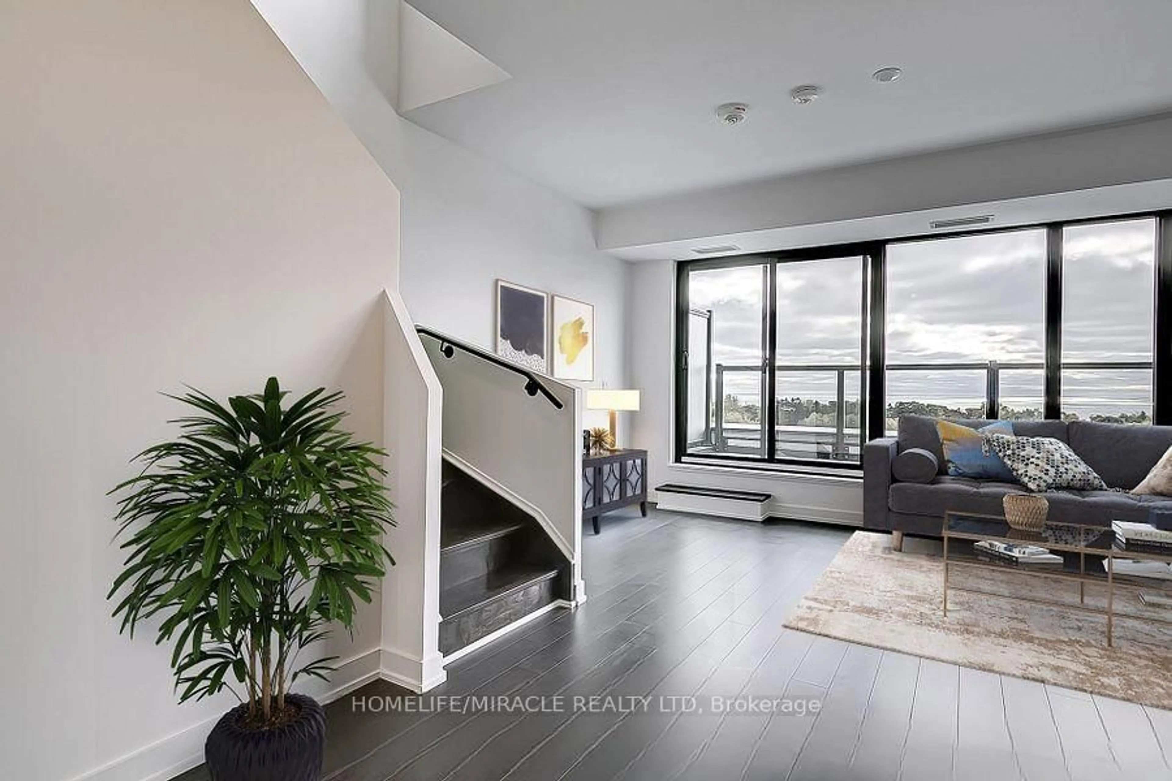 Indoor entryway for 2799 Kingston Rd #923, Toronto Ontario M1M 0E3