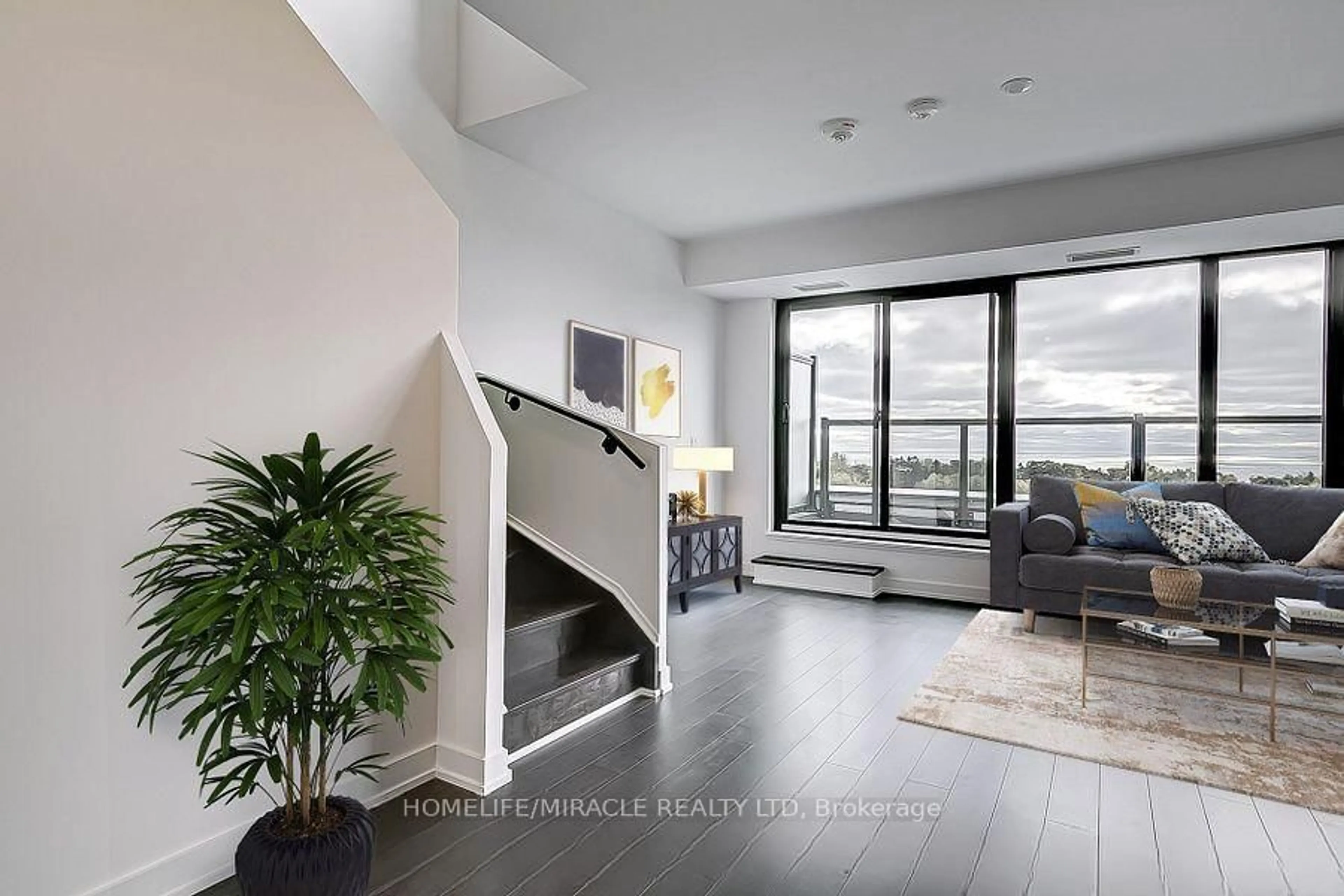 Indoor entryway for 2799 Kingston Rd #923, Toronto Ontario M1M 0E3