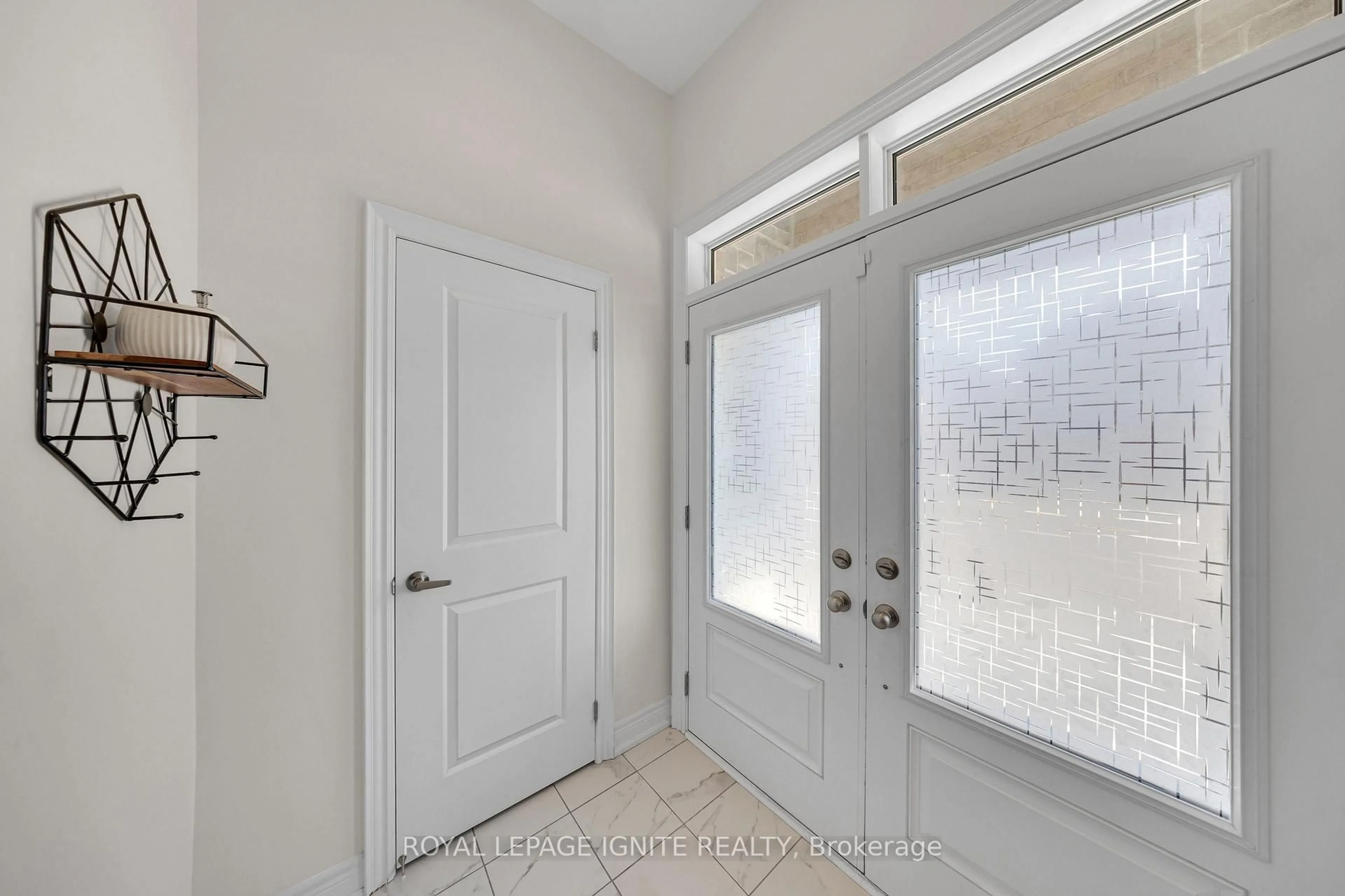 Indoor entryway for 1030 Skybridge Blvd, Pickering Ontario L1X 0G5