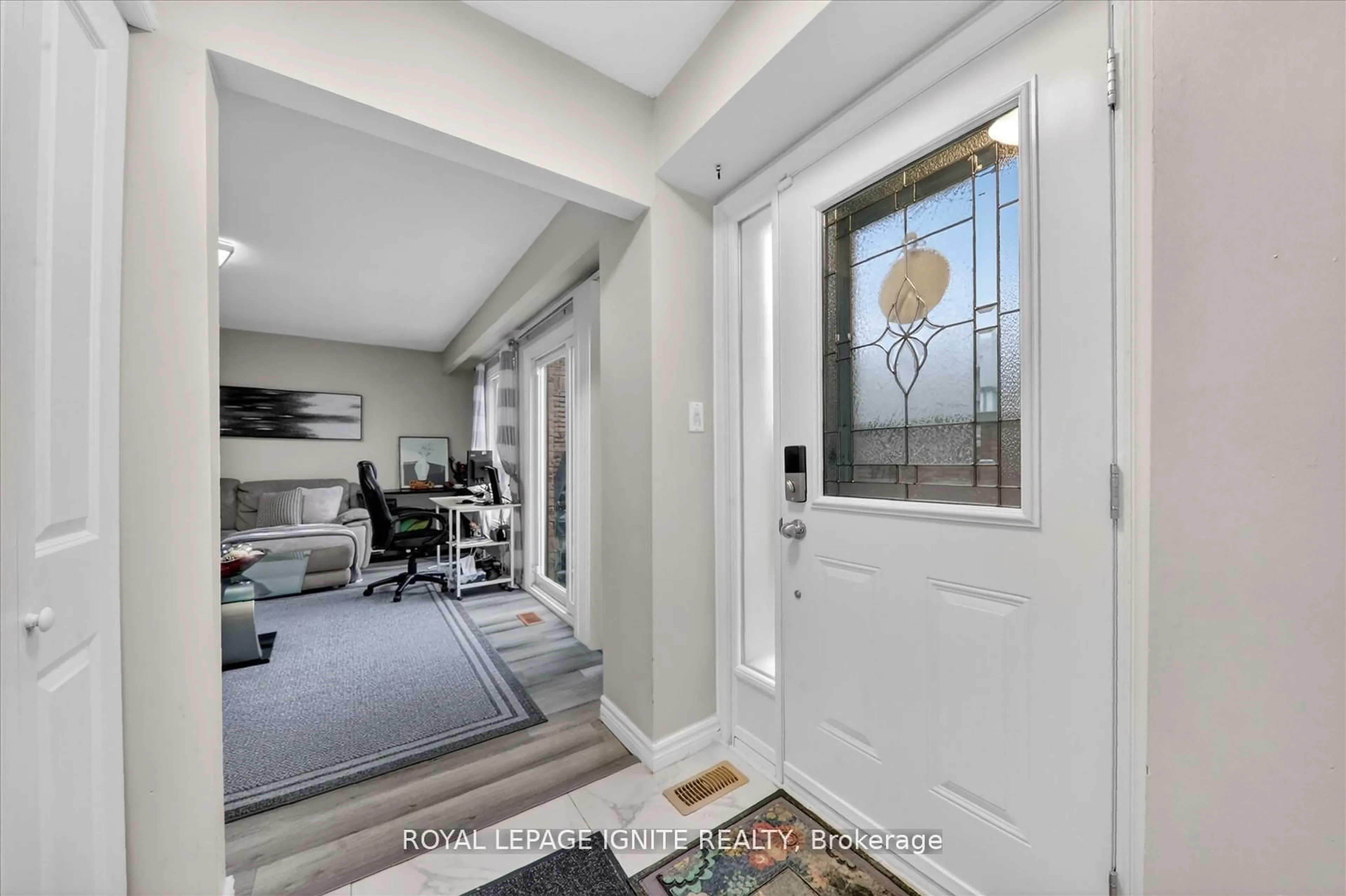 Indoor entryway for 2 Dailing Gate #56, Toronto Ontario M1B 1Z8