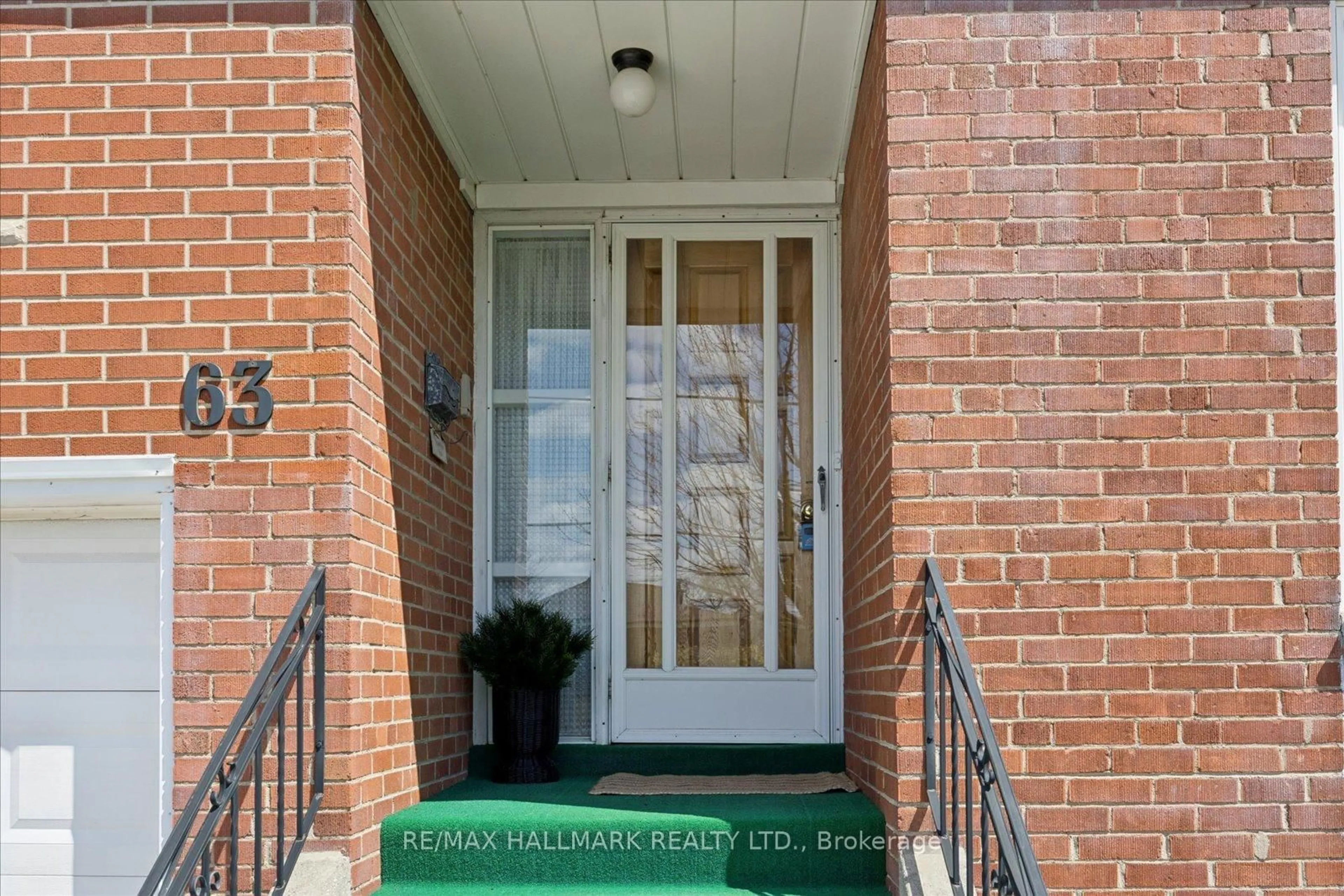 Indoor entryway for 63 Montvale Dr, Toronto Ontario M1M 3E5