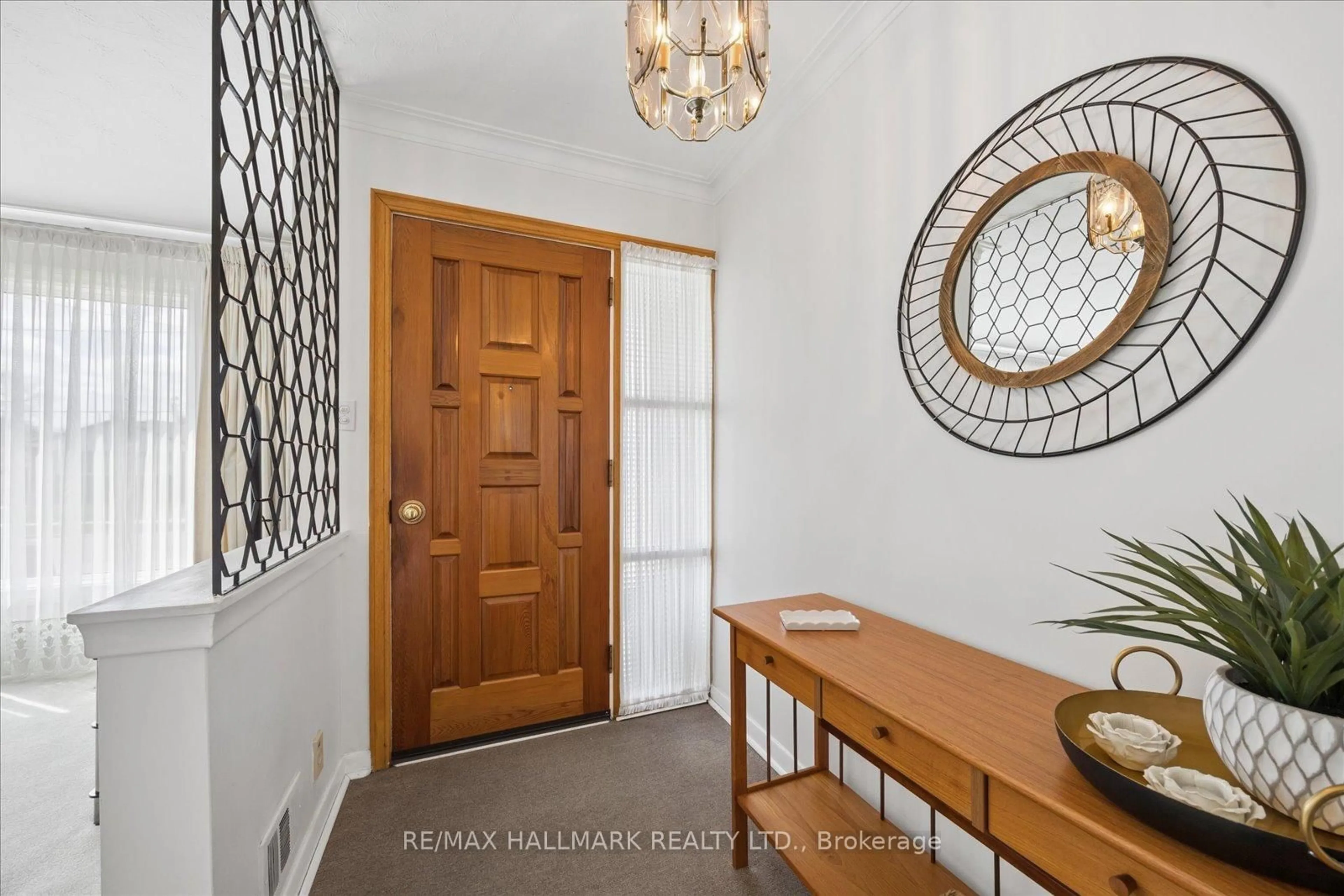 Indoor entryway for 63 Montvale Dr, Toronto Ontario M1M 3E5