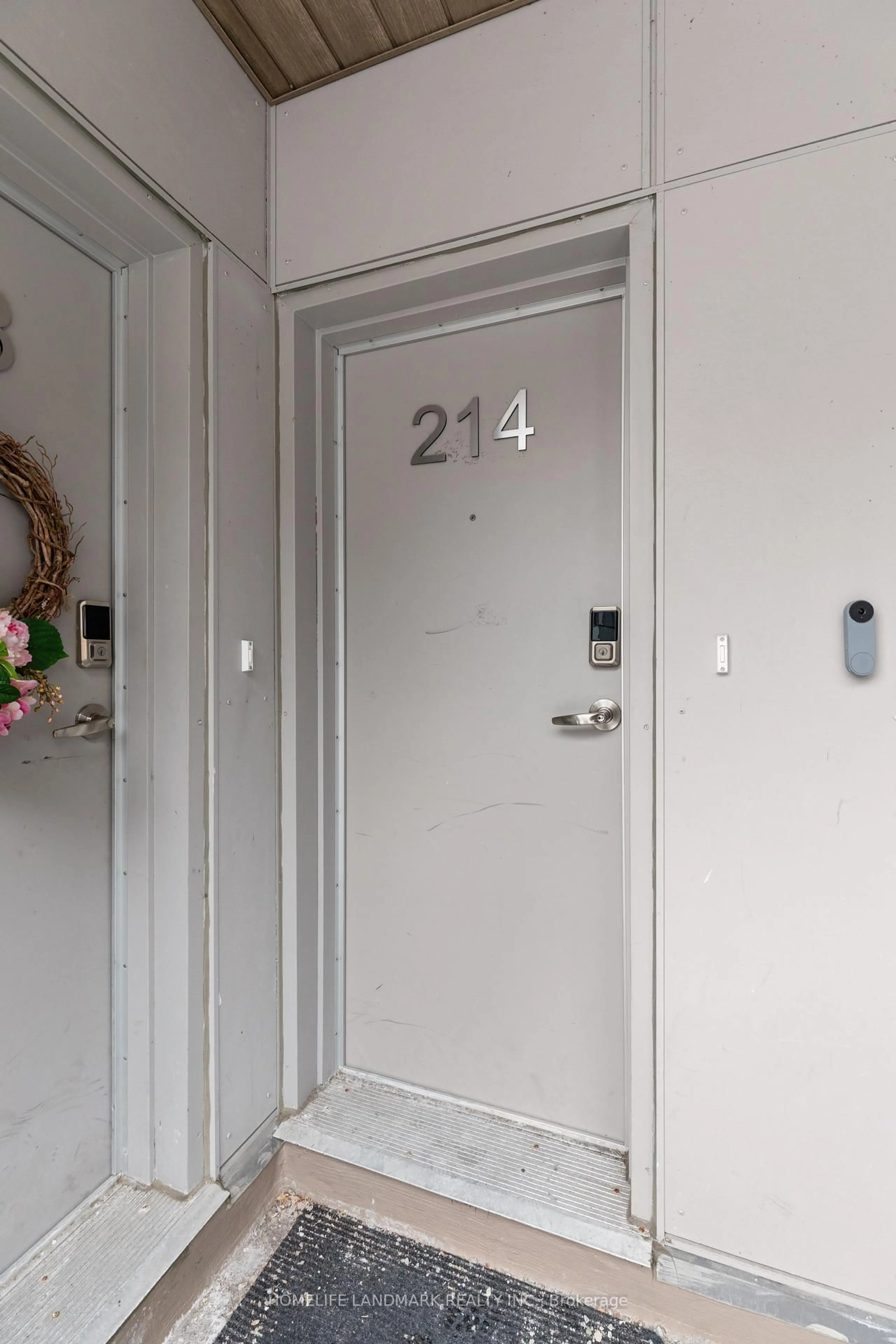 Indoor foyer for 1085 Danforth Rd #214, Toronto Ontario L3R 1A4