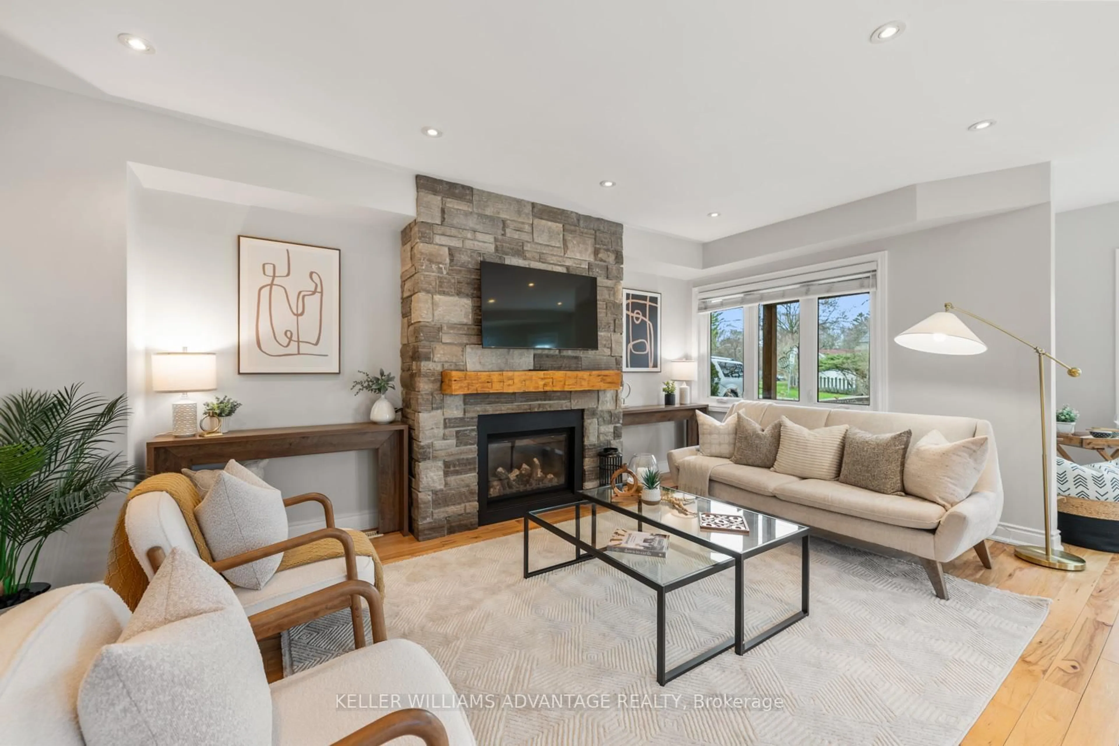 Living room with furniture, unknown for 20 Birchmount Rd, Toronto Ontario M1N 3J4