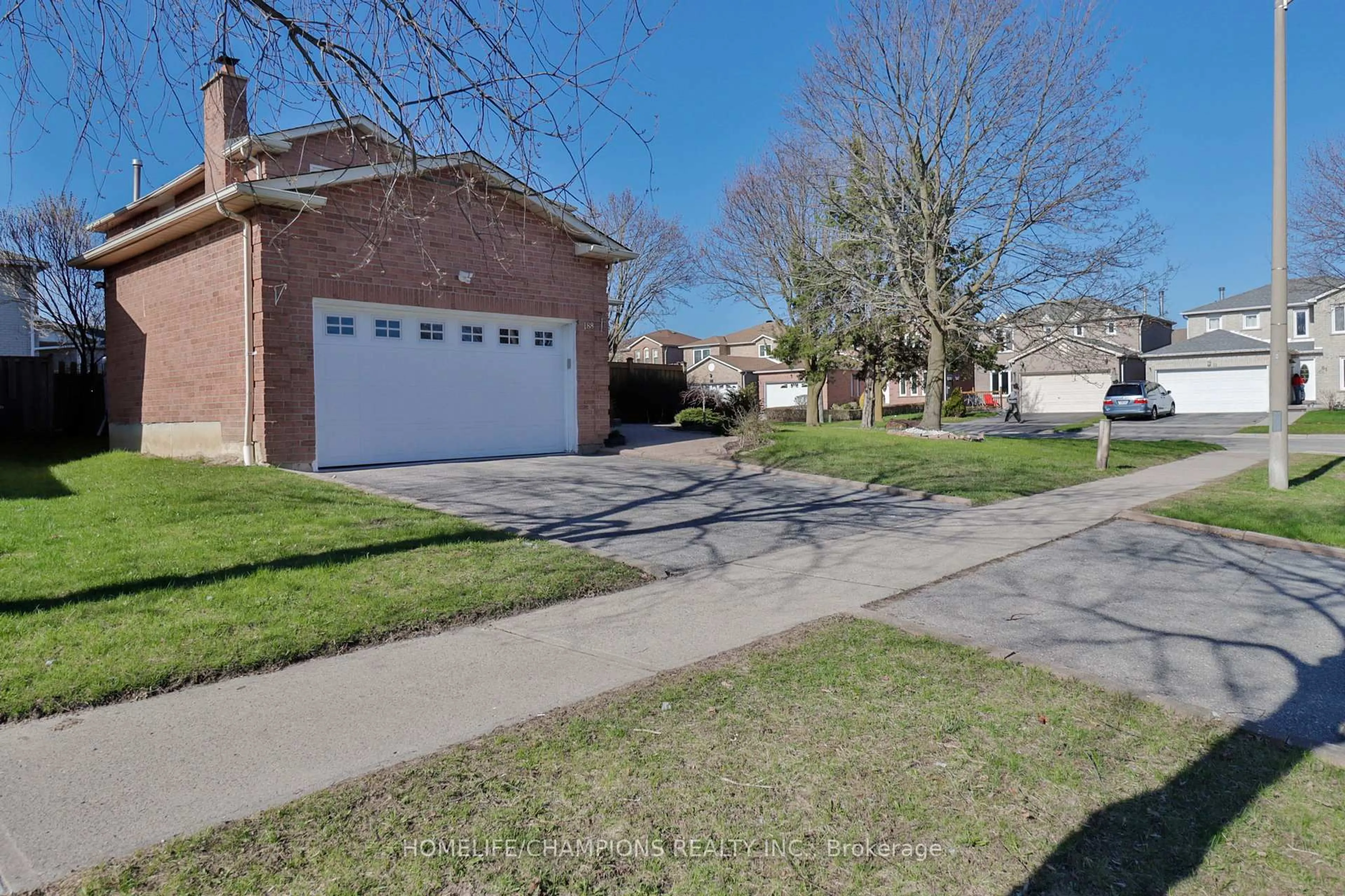 A pic from outside/outdoor area/front of a property/back of a property/a pic from drone, street for 188 Large Cres, Ajax Ontario L1T 2R2