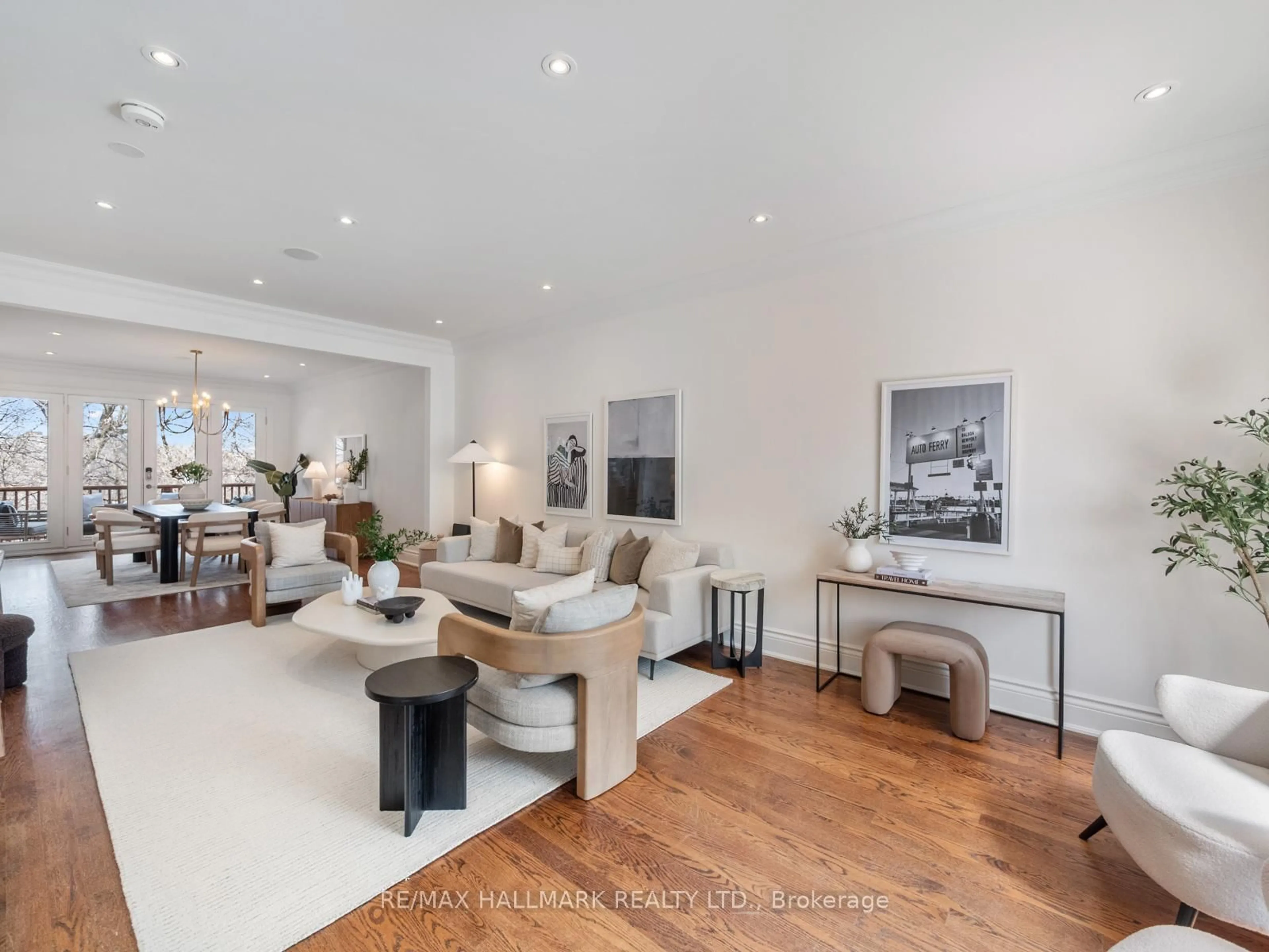 Living room with furniture, unknown for 122 Hopedale Ave, Toronto Ontario M4K 3M7