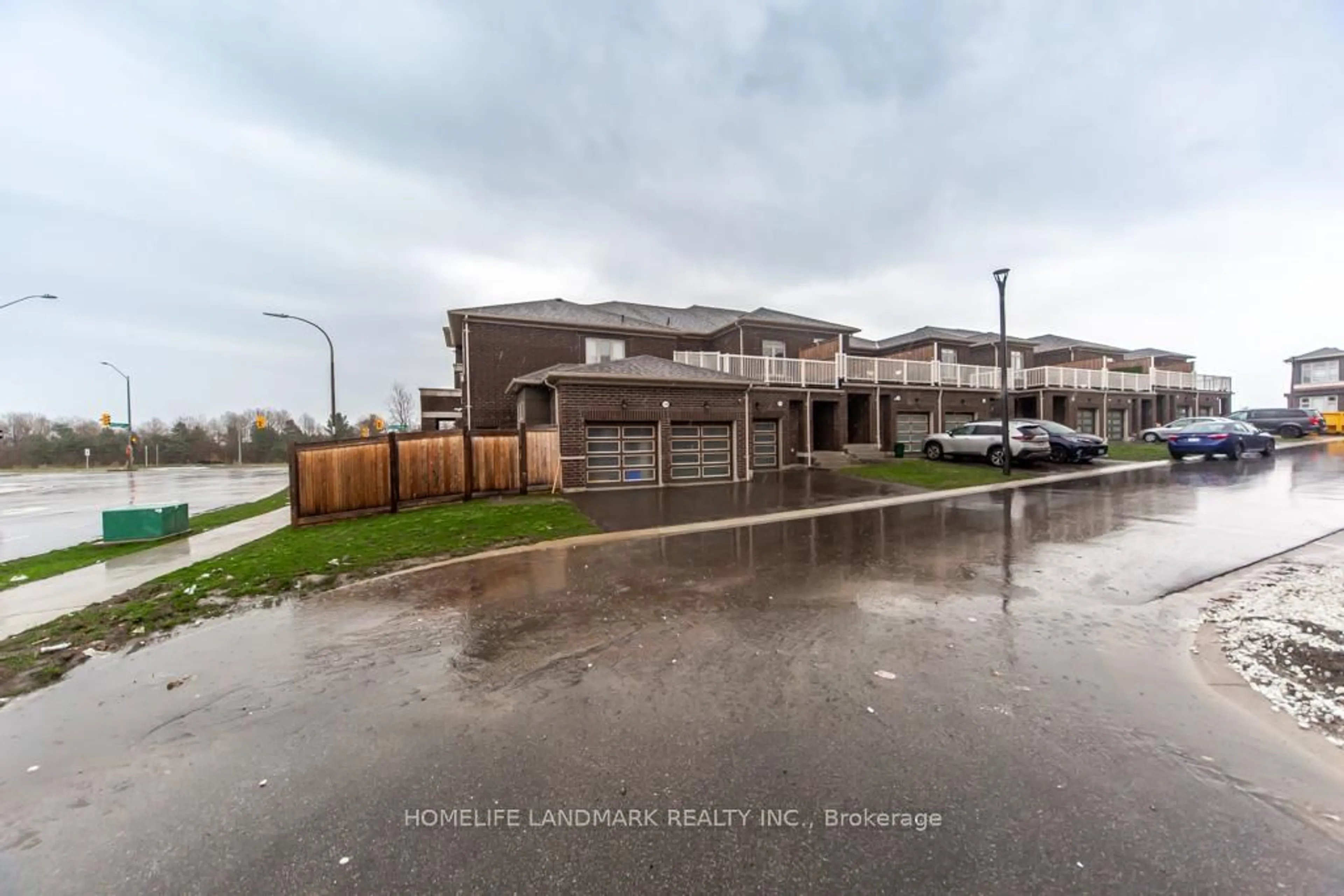 A pic from outside/outdoor area/front of a property/back of a property/a pic from drone, street for 1126 Baltic Lane, Pickering Ontario L1X 0G9