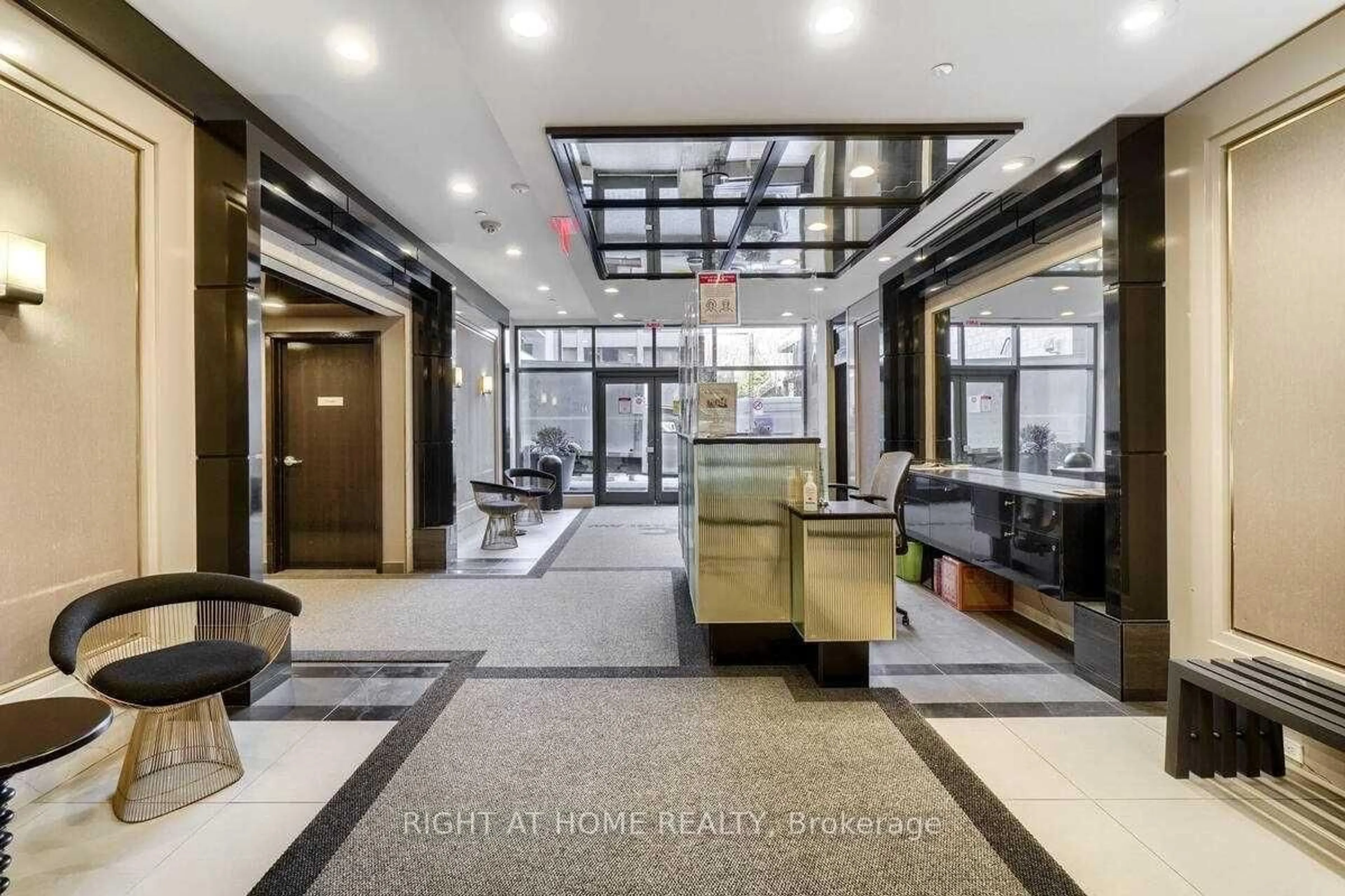 Lobby for 1190 Dundas St #627, Toronto Ontario M4M 0C5