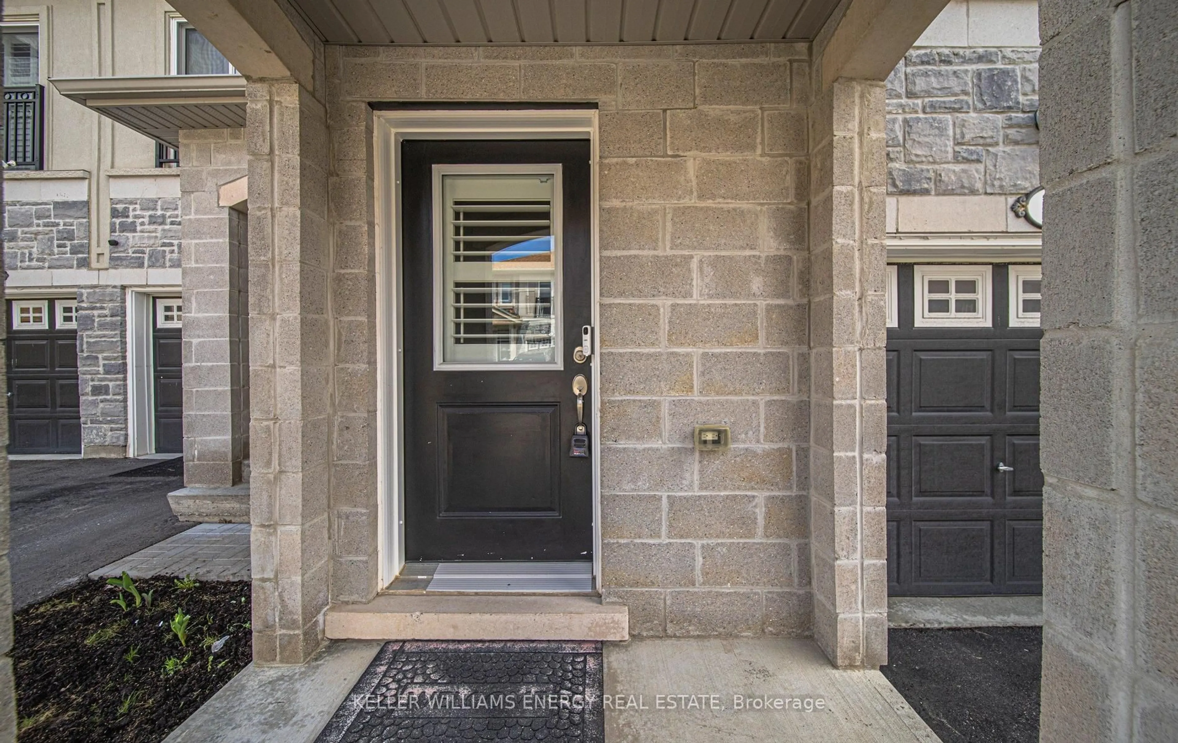Indoor entryway for 32 Kantium Way, Whitby Ontario L1N 0L4