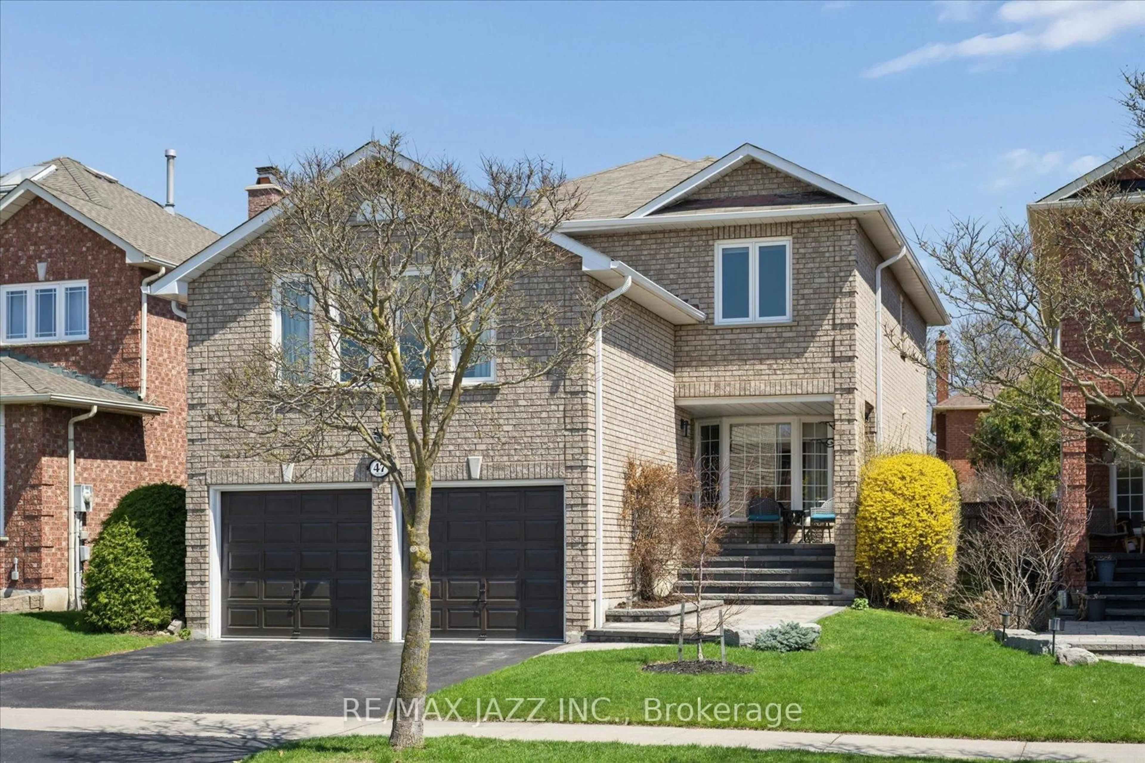 Home with brick exterior material, street for 47 Waller St, Whitby Ontario L1R 1Z8