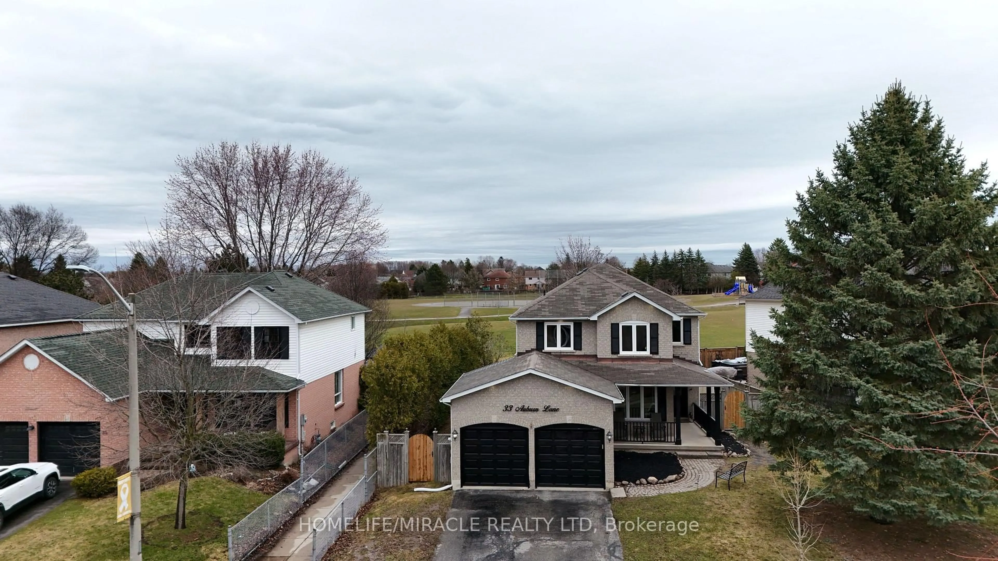 A pic from outside/outdoor area/front of a property/back of a property/a pic from drone, street for 33 Auburn Lane, Clarington Ontario L1E 2C3