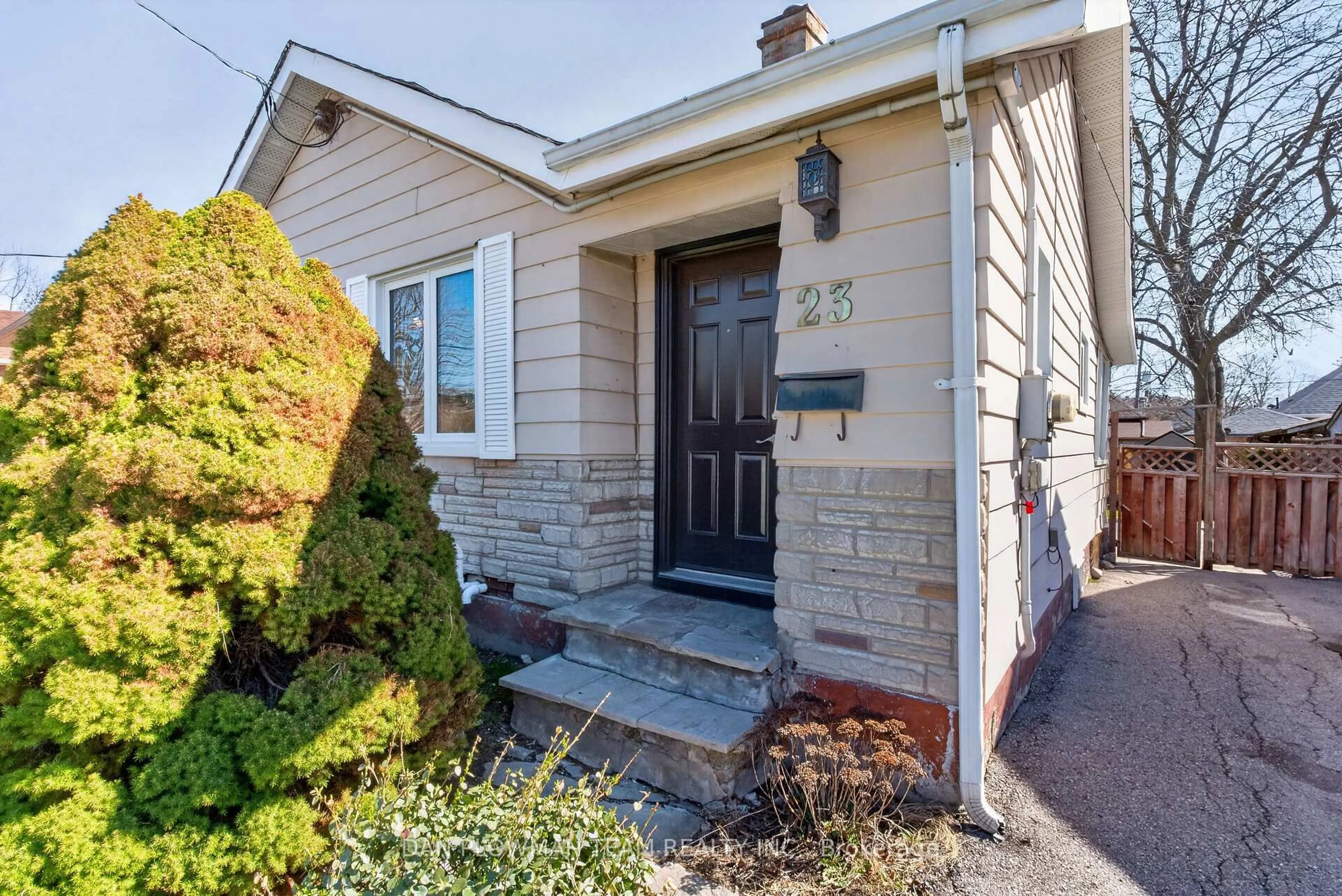 Unknown for 23 Patricia Ave, Oshawa Ontario L1H 5W1