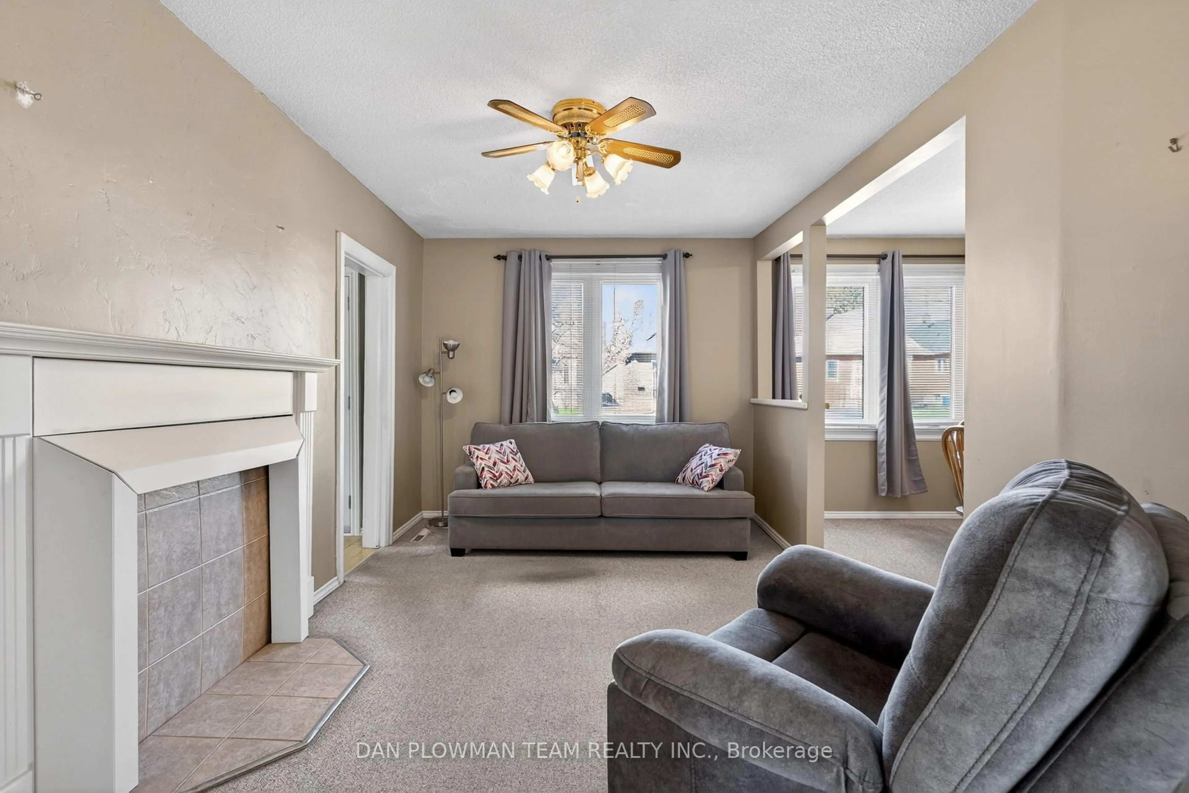 Living room with furniture, unknown for 23 Patricia Ave, Oshawa Ontario L1H 5W1