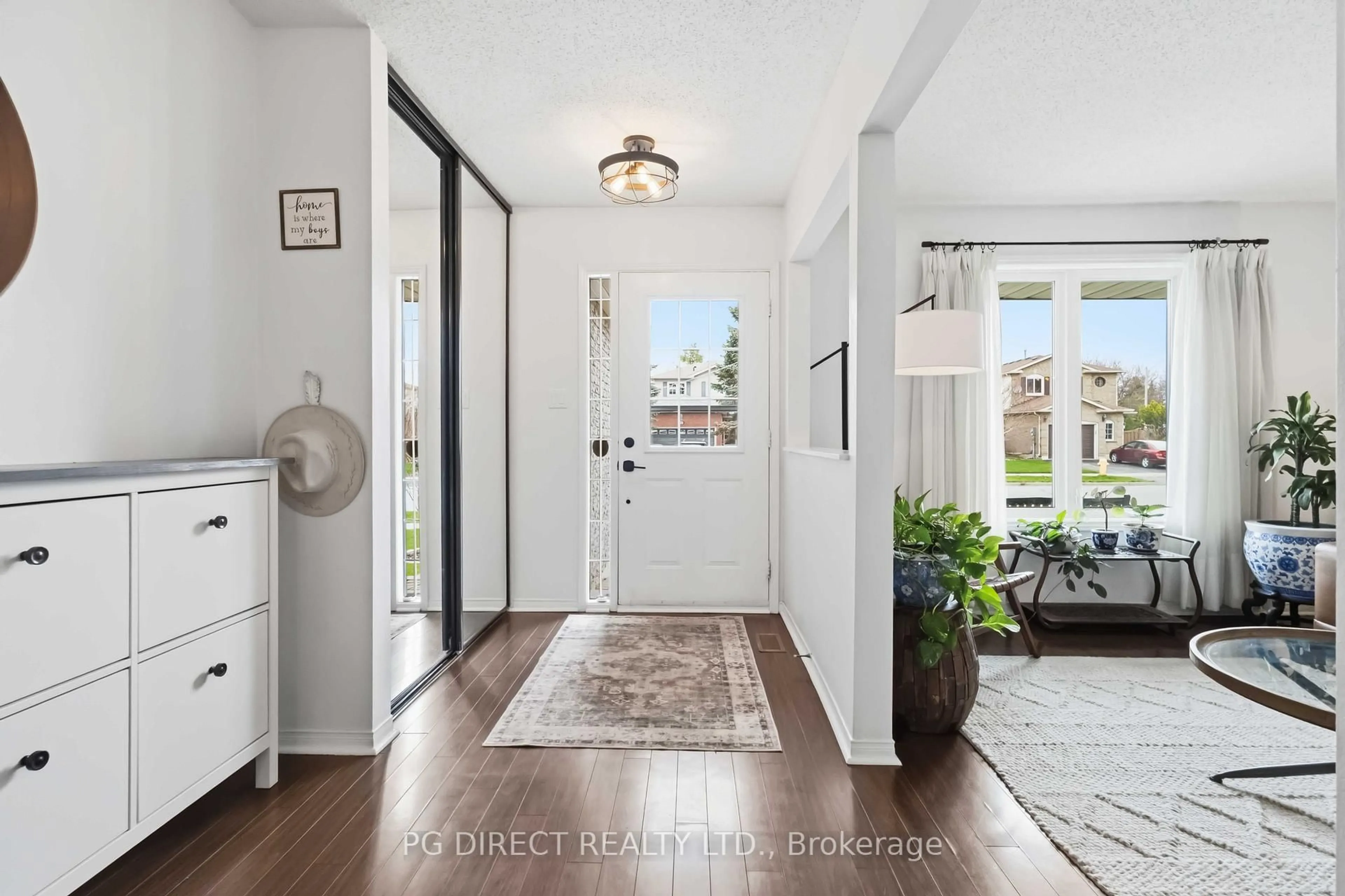 Indoor entryway for 120 Sandringham Dr, Clarington Ontario L1E 1Y6