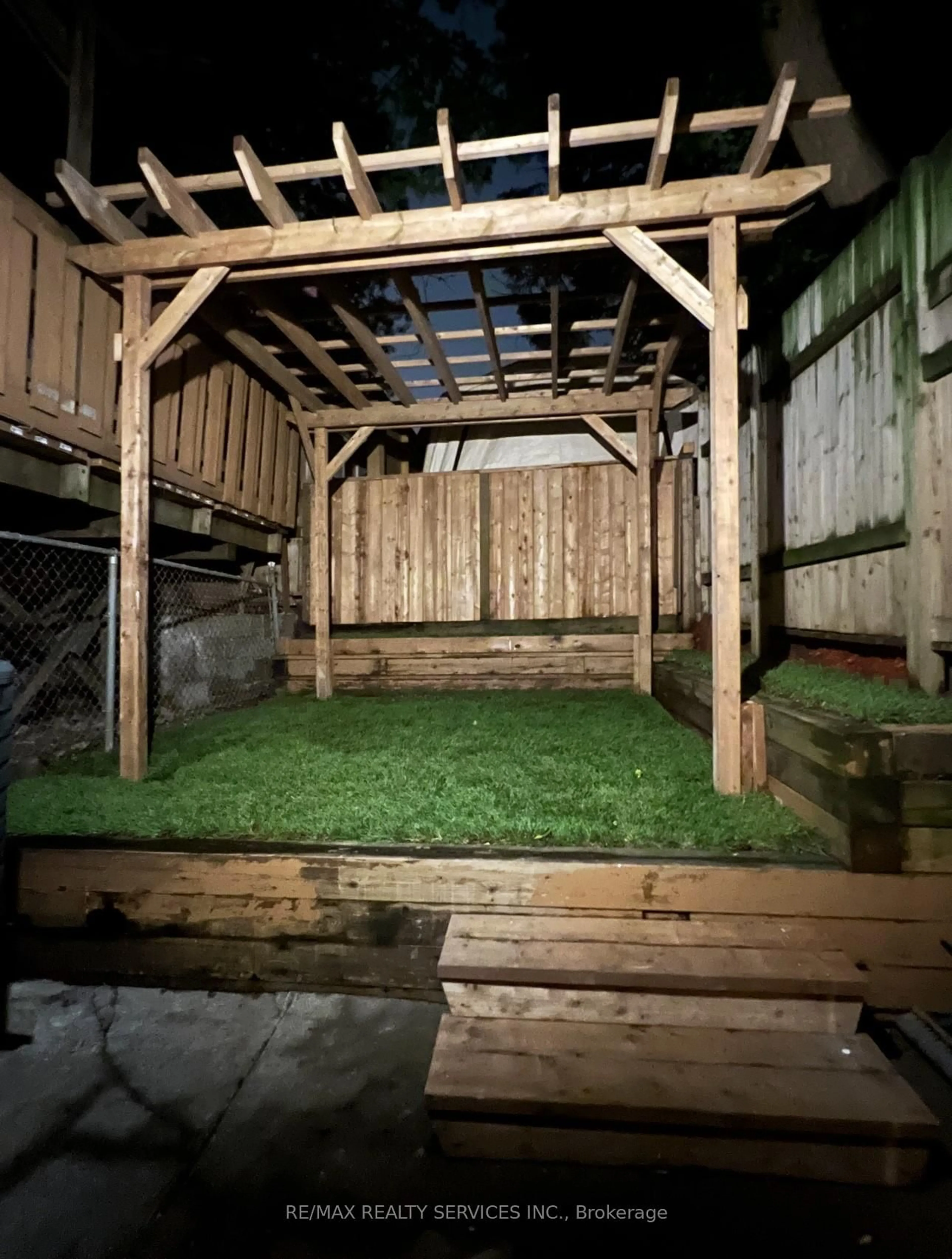 Shed for 827 Craven Rd, Toronto Ontario M4L 2Z7