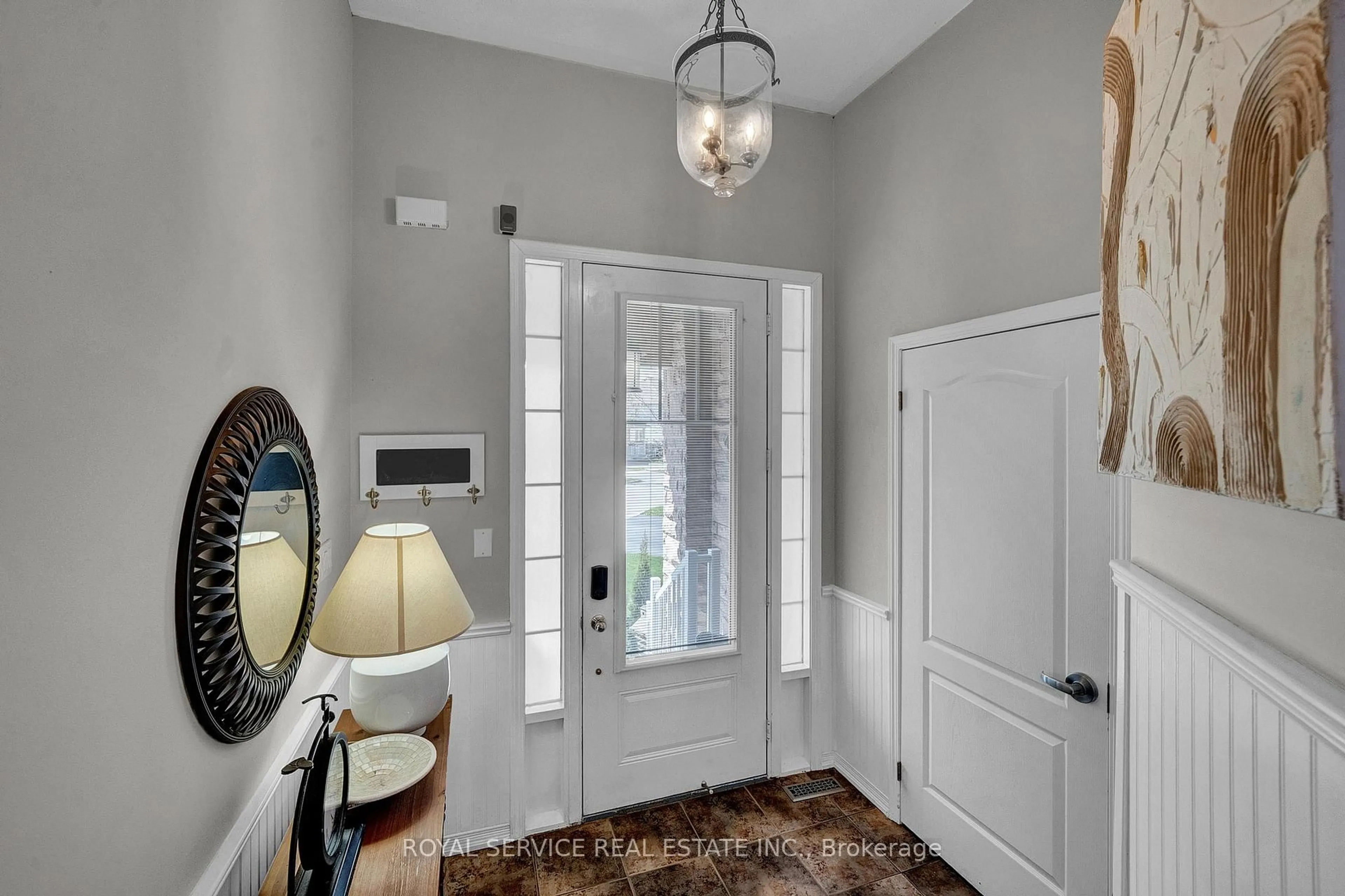 Indoor entryway for 35 Alldread Cres, Clarington Ontario L1B 0C2
