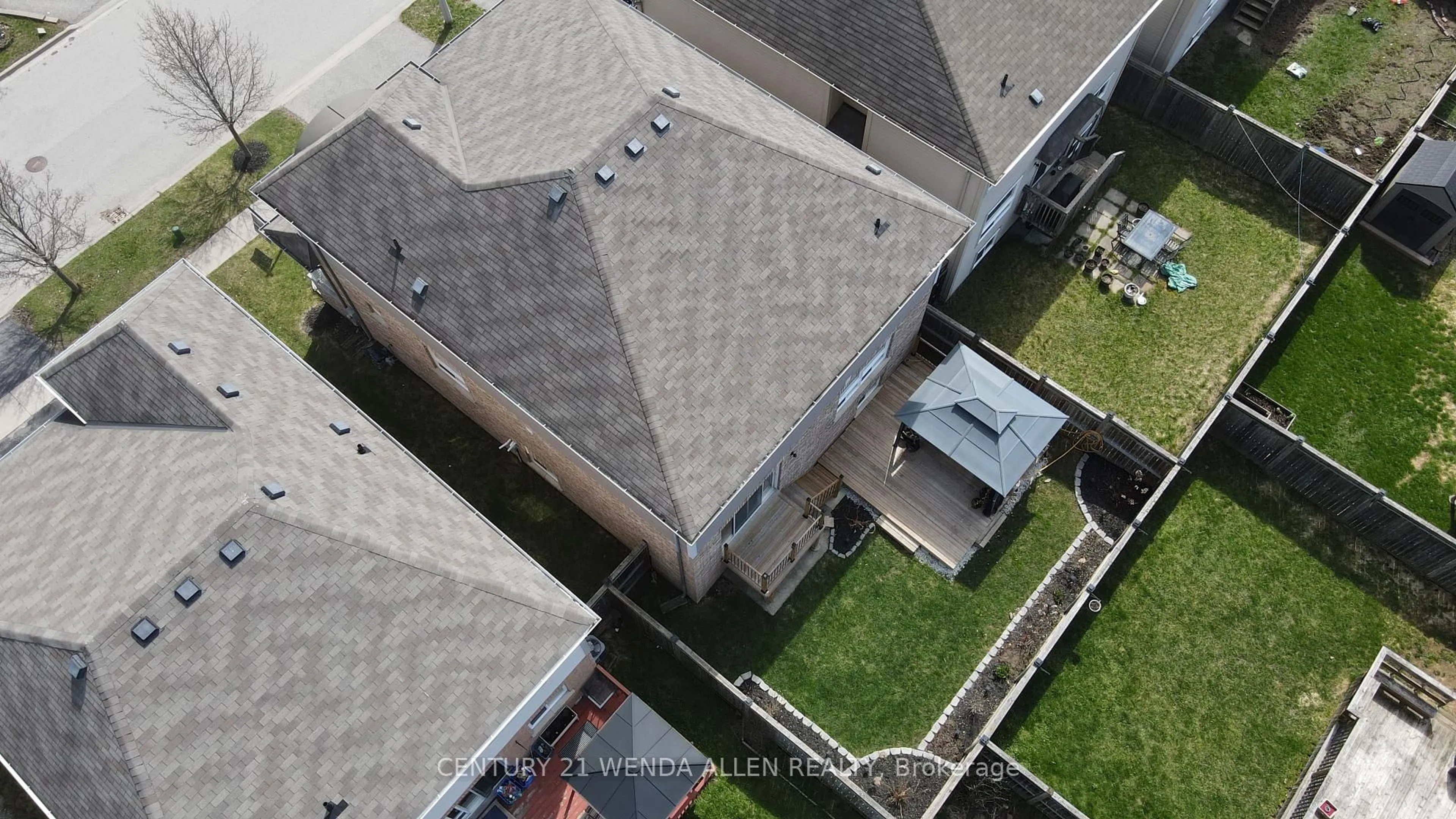 A pic from outside/outdoor area/front of a property/back of a property/a pic from drone, unknown for 566 Oldman Rd, Oshawa Ontario L1K 2V9