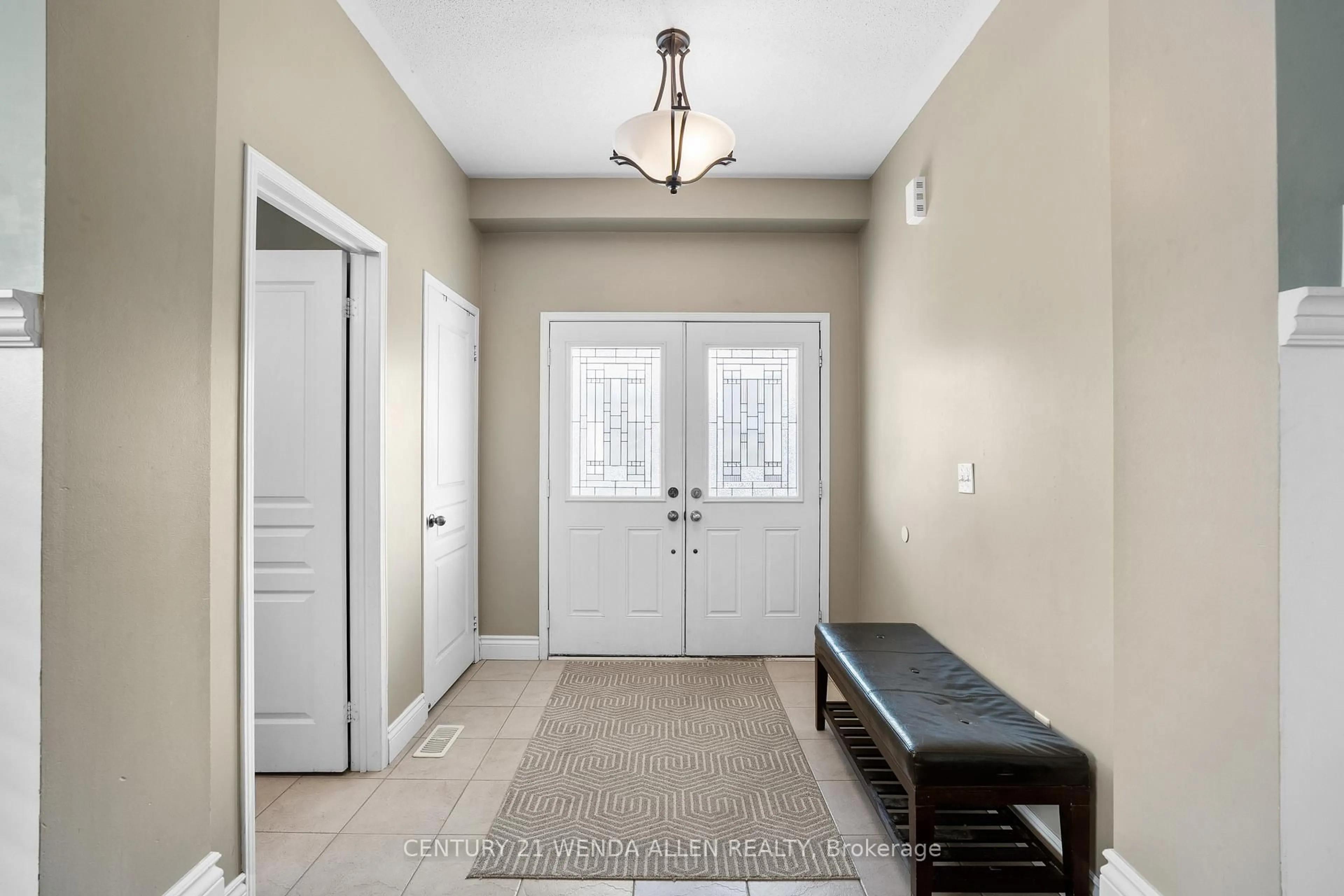 Indoor entryway for 566 Oldman Rd, Oshawa Ontario L1K 2V9