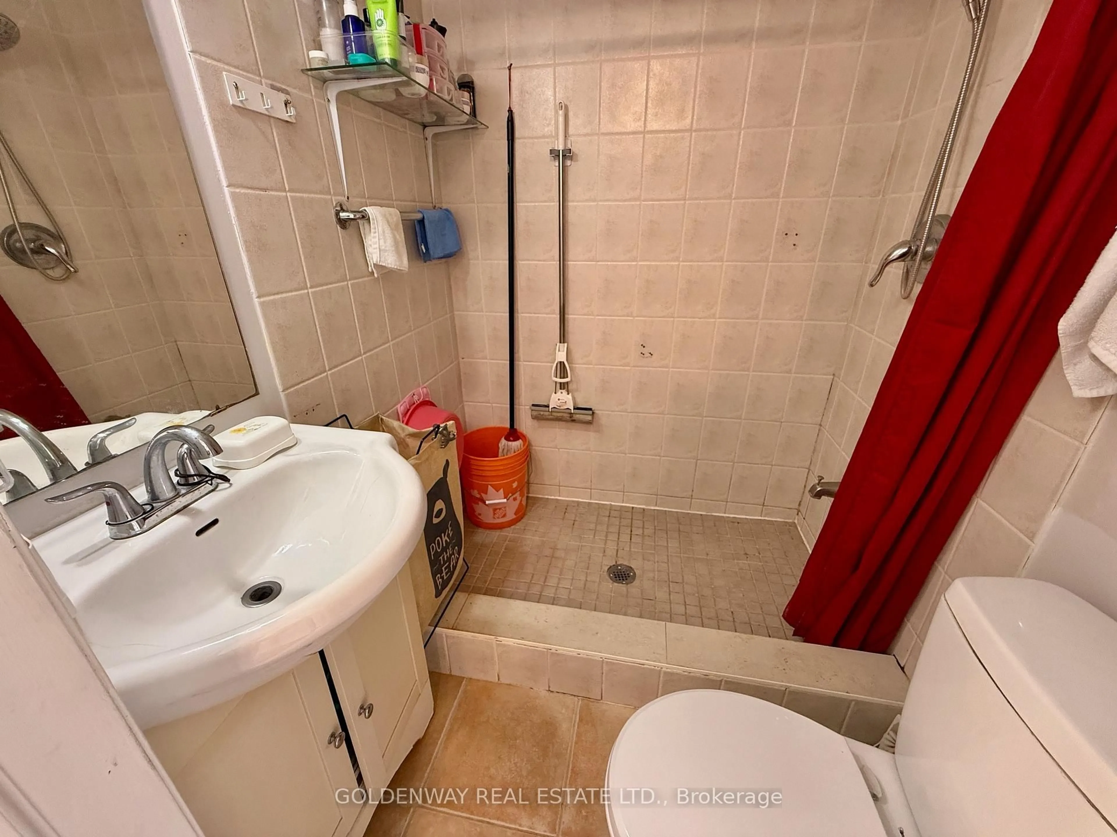 Standard bathroom, floor is not visible for 121 Mike Myers Dr, Toronto Ontario M1P 5G4