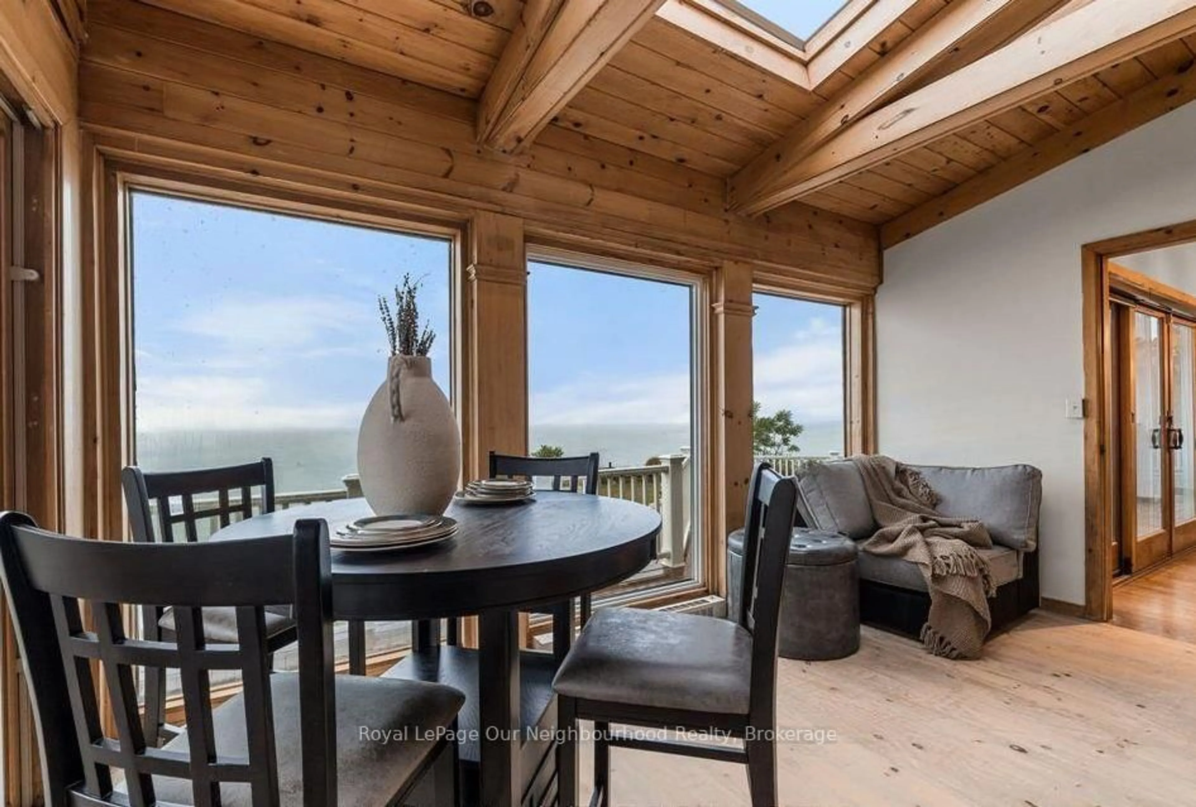 Dining room, wood/laminate floor for 3741 Lakeshore Rd, Clarington Ontario L1B 1L9