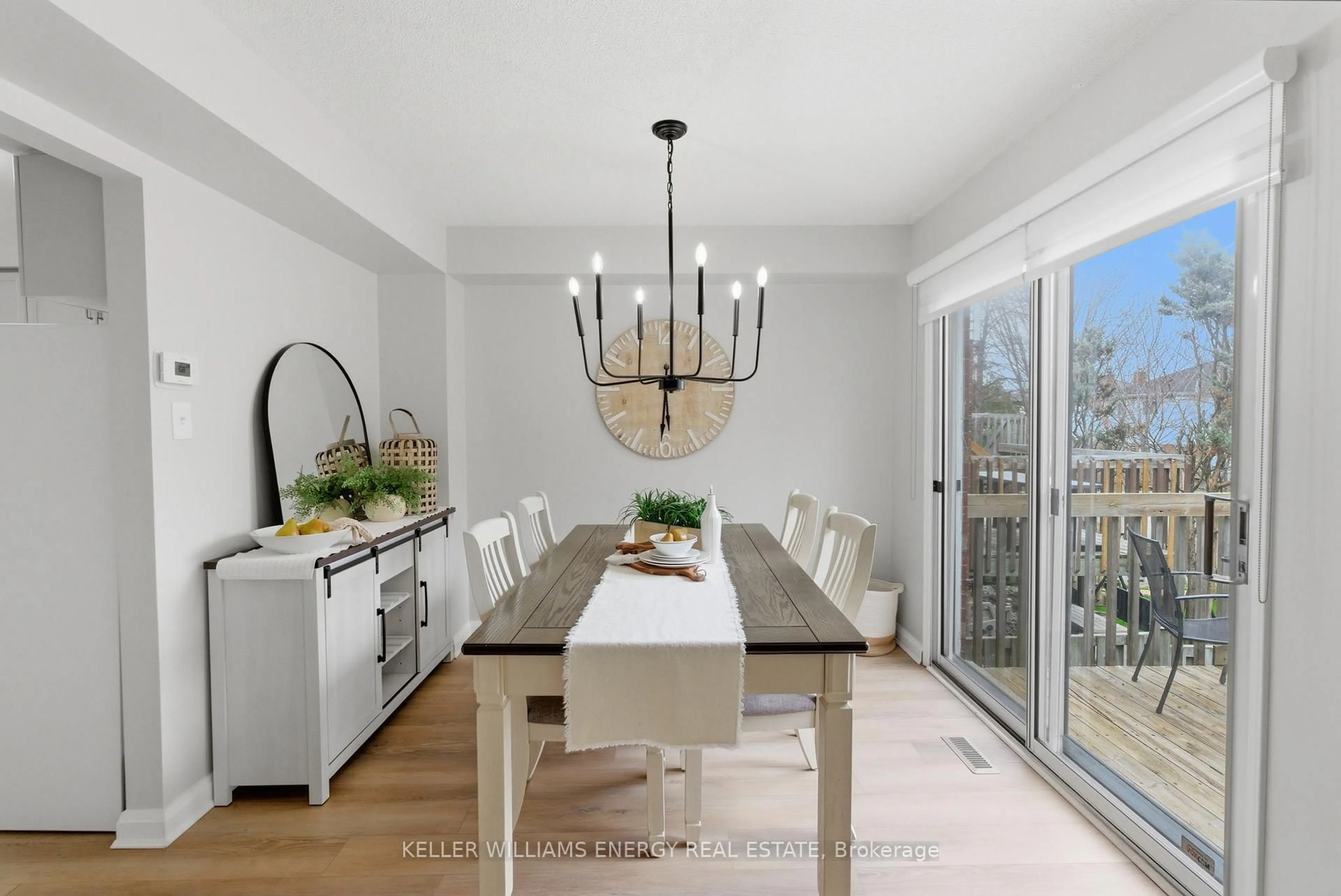 Dining room, unknown for 35 Teddington Cres, Whitby Ontario L1R 1S5