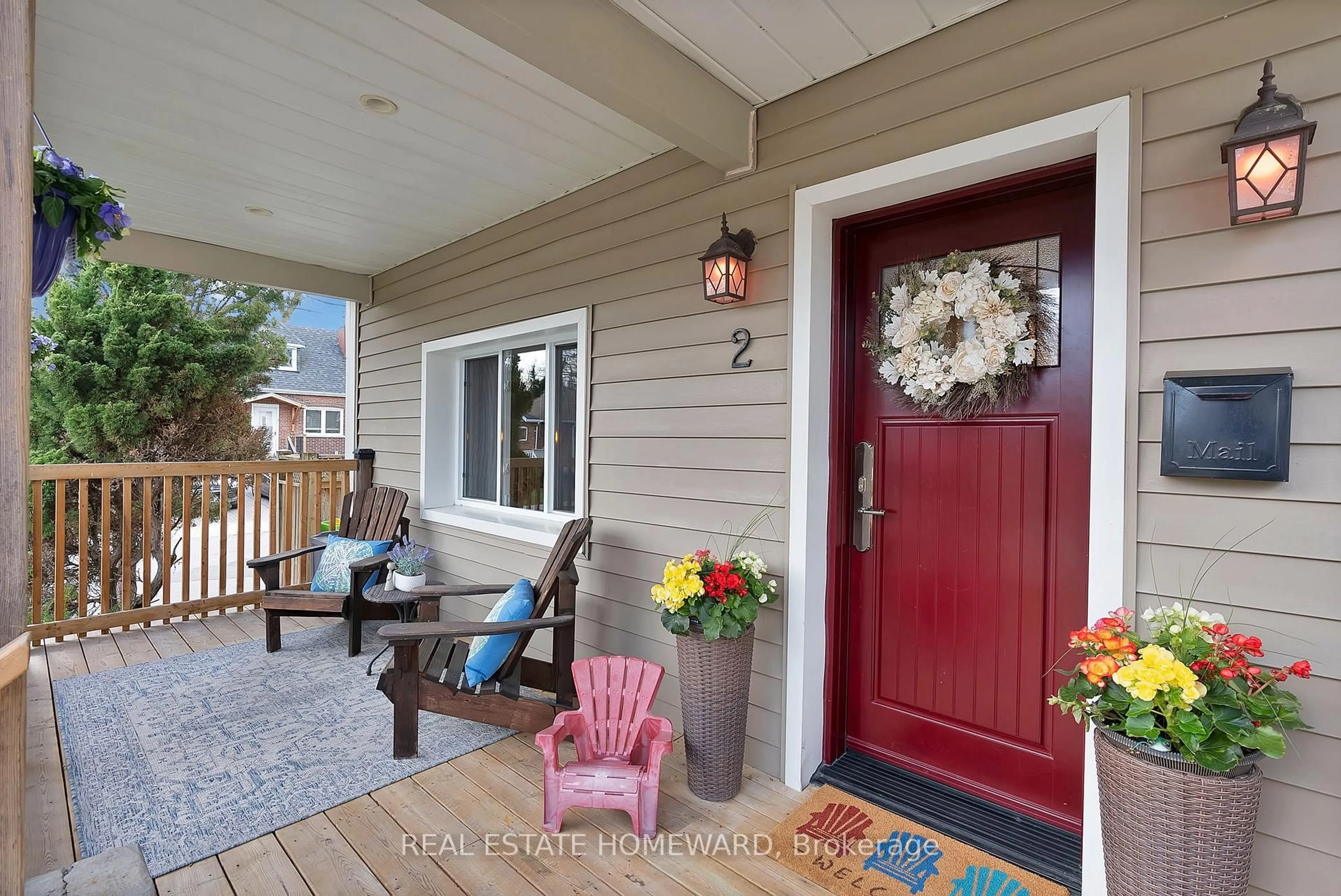 Indoor entryway for 2 Lynn Rd, Toronto Ontario M1N 2A3