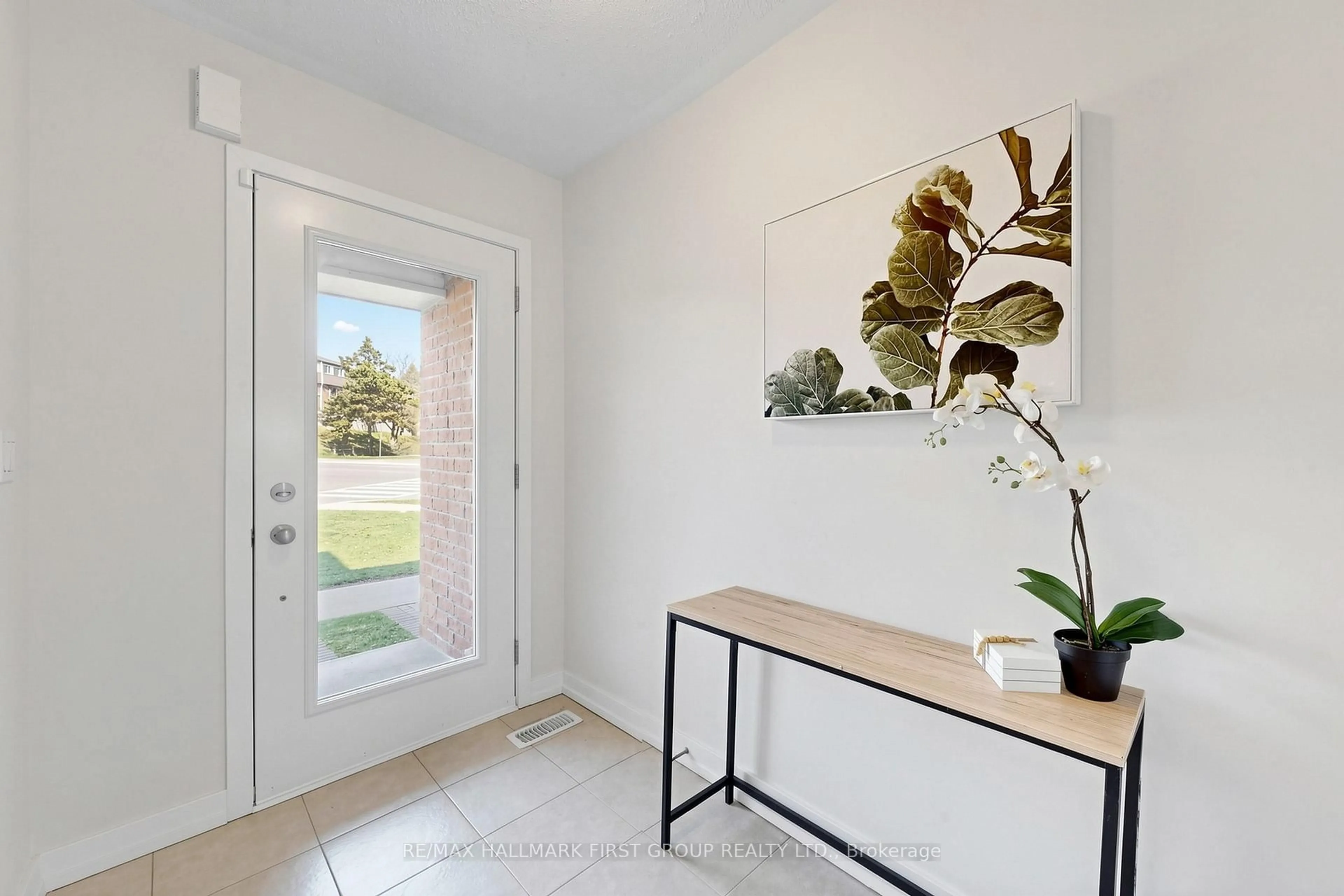 Indoor entryway for 1299 Glenanna Rd #10, Pickering Ontario L1V 0C9